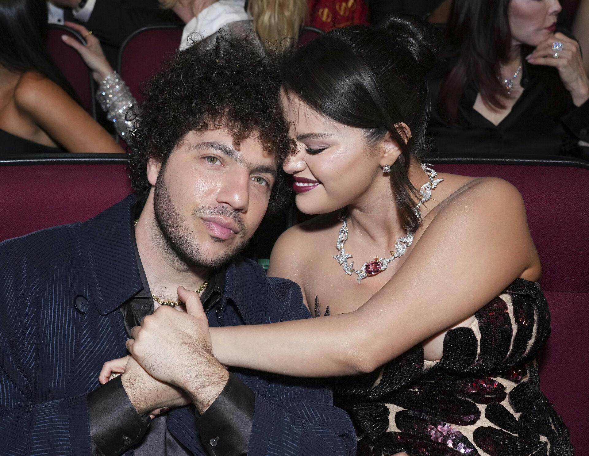 Selena Gomez danner par med producer Benny Blanco.