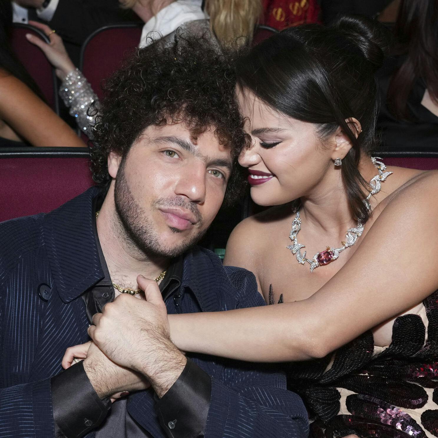 Selena Gomez danner par med producer Benny Blanco.