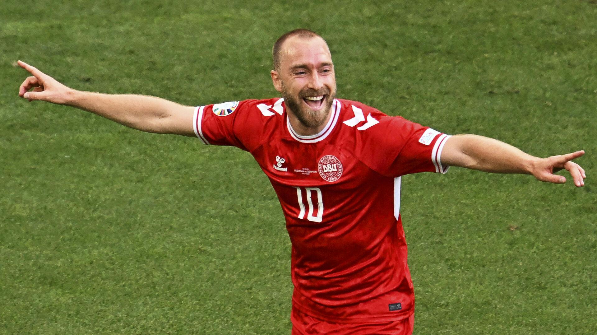 Christian Eriksen blev med målet til 1-0 den ældste danske EM-målscorer. 