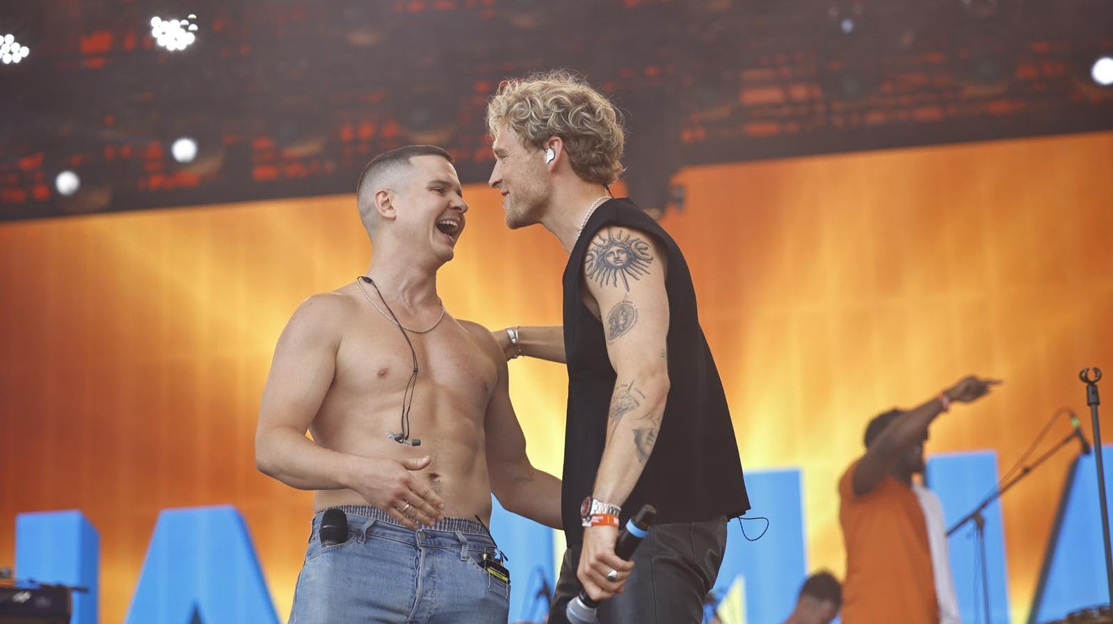 Her ses Lukas Graham med en anden af Danmarks helt store popsmede, Christopher, der også har forstået at spinde guld på sit talent.