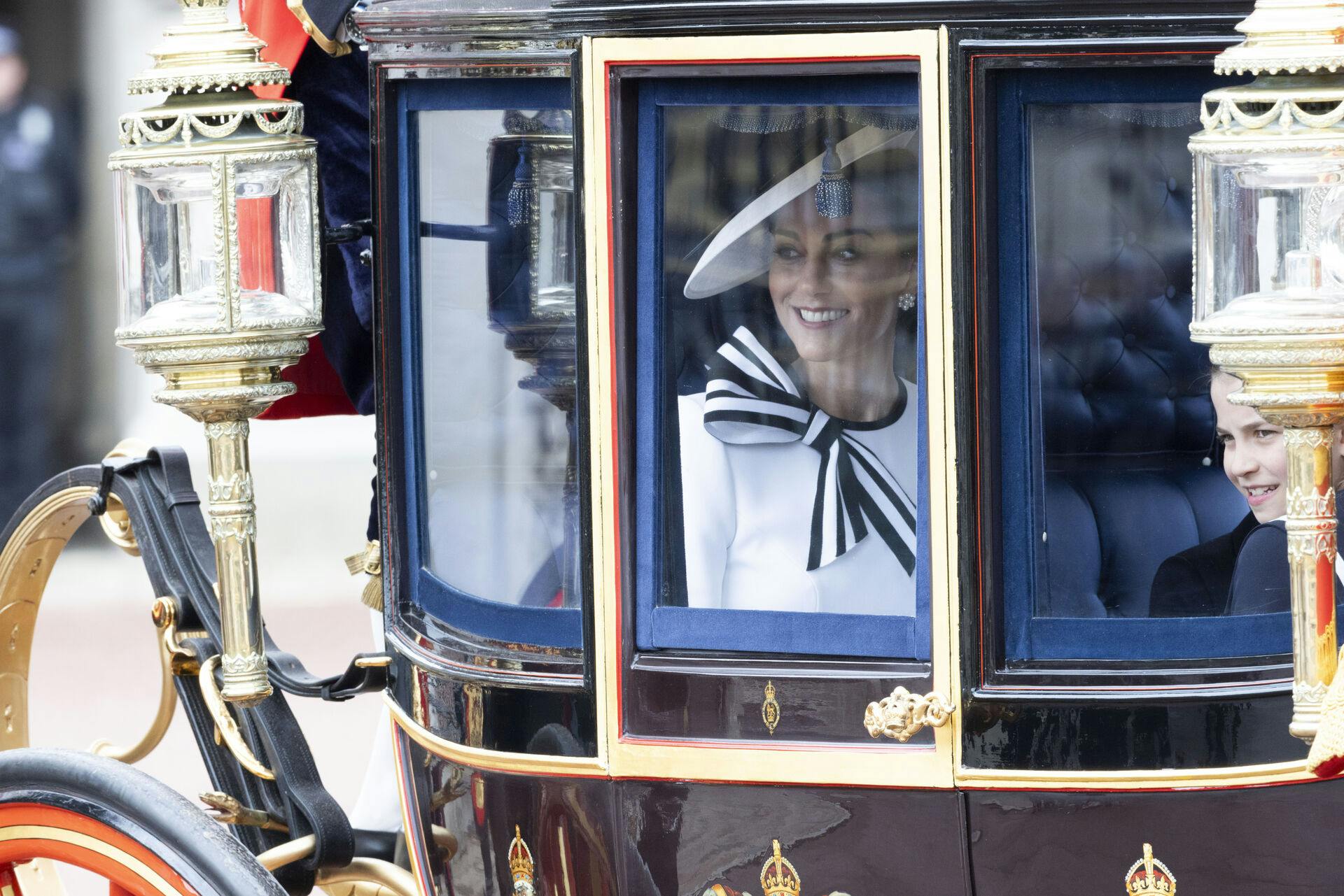 Det var en smilende prinsesse Kate, der lørdag deltog i Trooping the Colour i London.