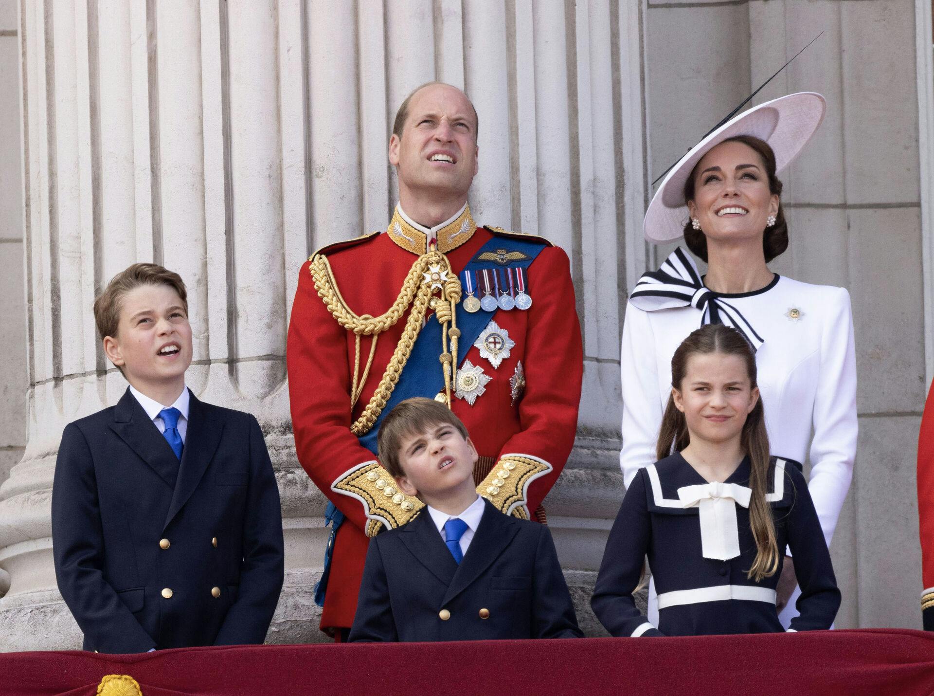 Dagen før Fars Dag deltog hele kongefamilien i det såkaldte Trooping the Colour i London. Det var første gang i lang tid, at offentligheden så prinsesse Kate, der pt. er i behandling for kræft.