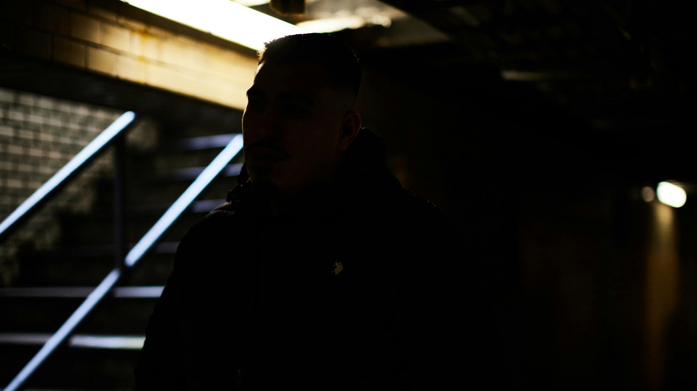 31-årige Wael har levet som kriminel i de fleste af sine voksenår – han endte med at blive specialist inden for økonomisk kriminalitet og hvidvask. Nu vil han hjælpe med at bekæmpe samfundsproblemet, fortæller han.