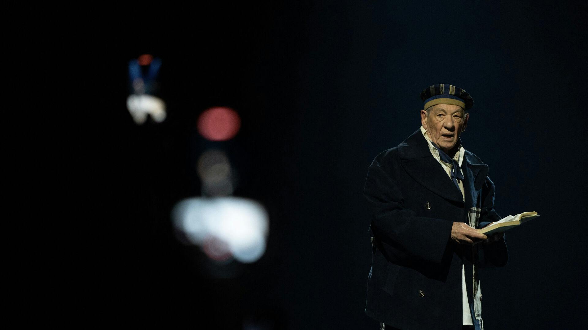 Den britiske Ian McKellen er kendt for en perlerække af film, men har også en lang karriere ved teateret bag sig.