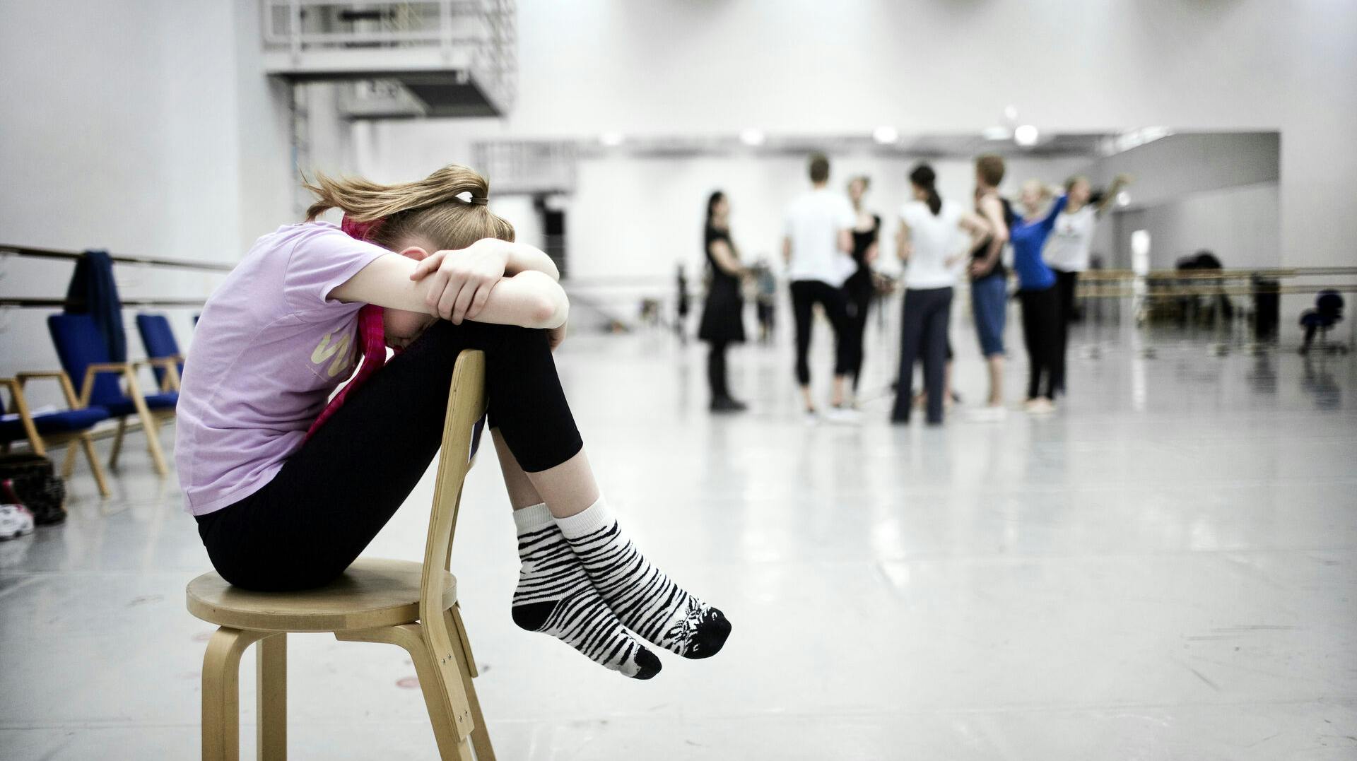 magasin søndag bm Sol fra Holsterbro går på Det Kongelige Teaters Balletskole, hun bor ikke hjemme defor bor hun til daglig på Droning Margrethe Kollegiet, der er for balletstuderende der ikke bor hjemme