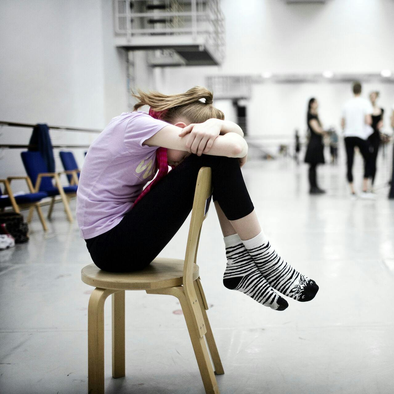 magasin søndag bm Sol fra Holsterbro går på Det Kongelige Teaters Balletskole, hun bor ikke hjemme defor bor hun til daglig på Droning Margrethe Kollegiet, der er for balletstuderende der ikke bor hjemme