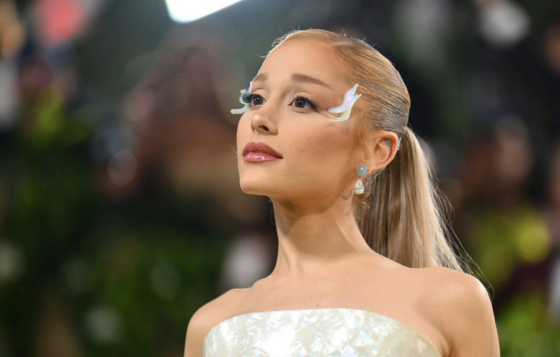 Fans blev noget forvirrede over Ariana Grandes stemme i nyt interview.