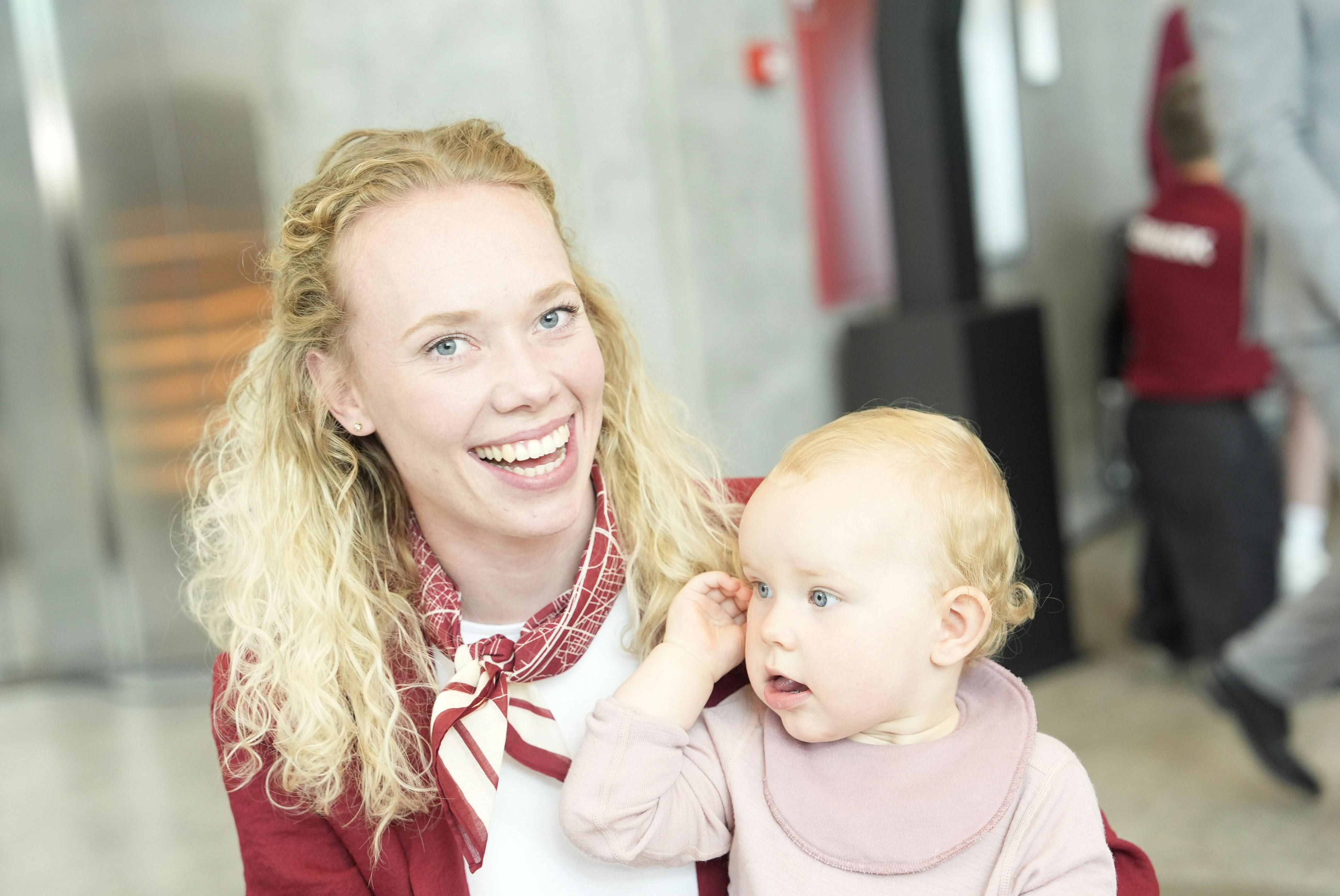 Katrine havde sin datter med til præsentationen af de olympiske- og paralympiske fanebærere i Århus tirsdag eftermiddag.&nbsp;