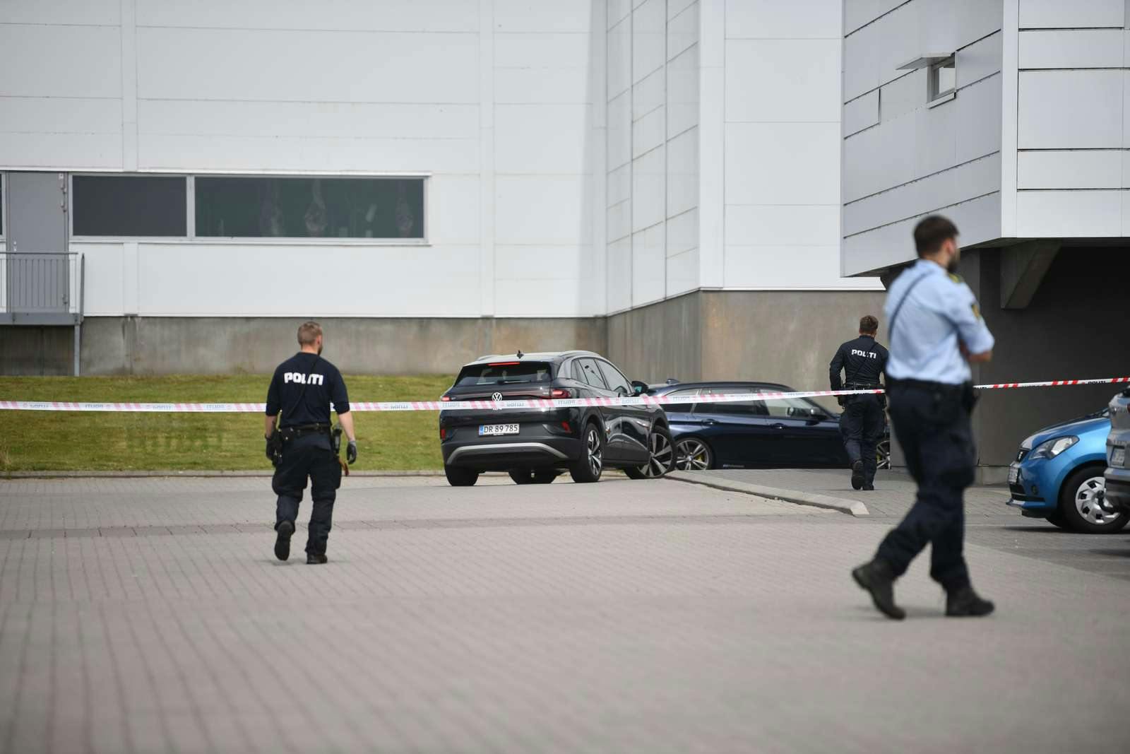 En mand er kommet til skade på slagteri i Holsted og er siden afgået ved døden.&nbsp;