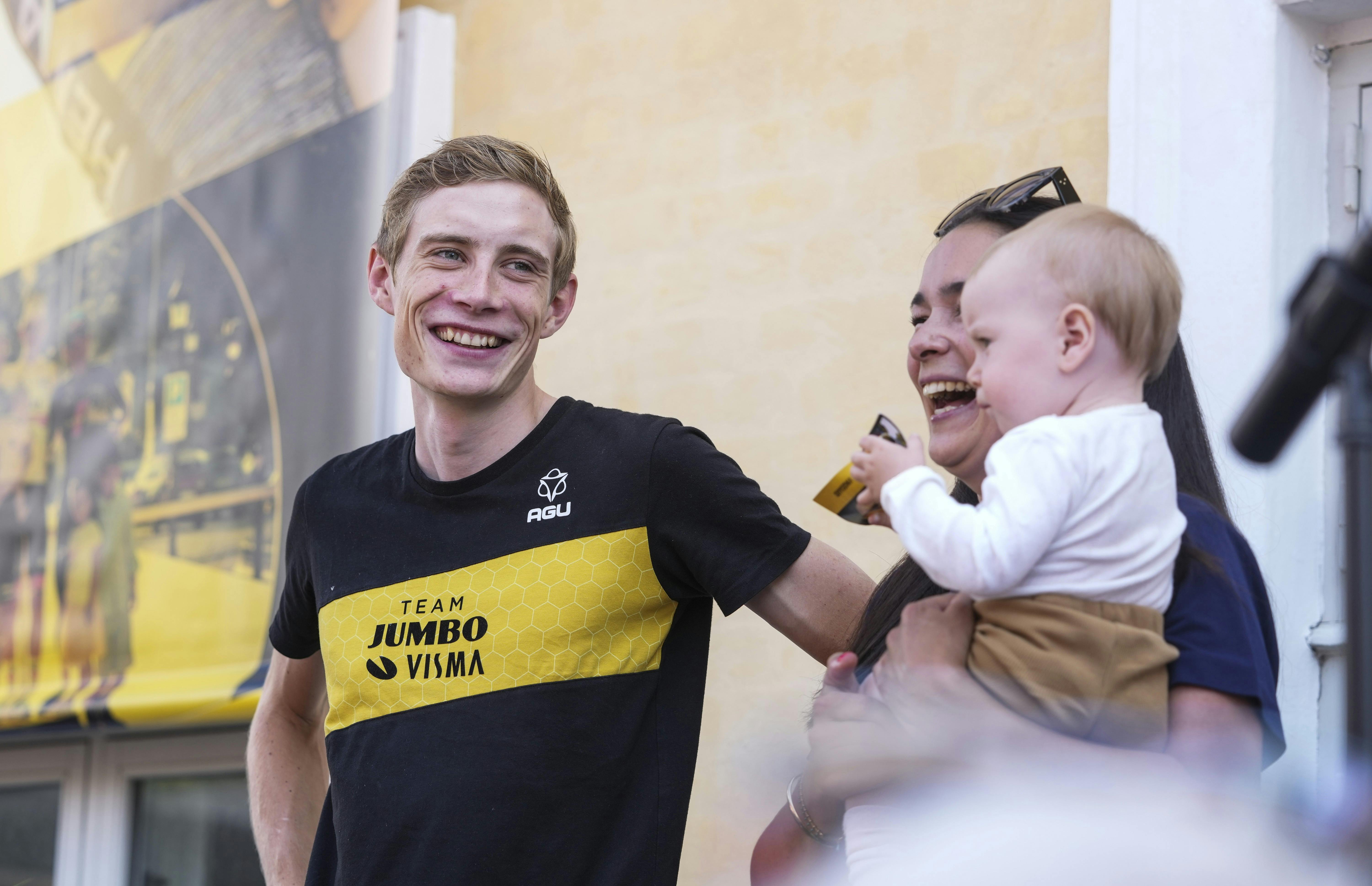 BilledBladet - Skive 24.07.2021 - Tour de France Jonas Vingegaard vender hjem. Modtagelse ved Skive Rådhus.Journalist Majken
