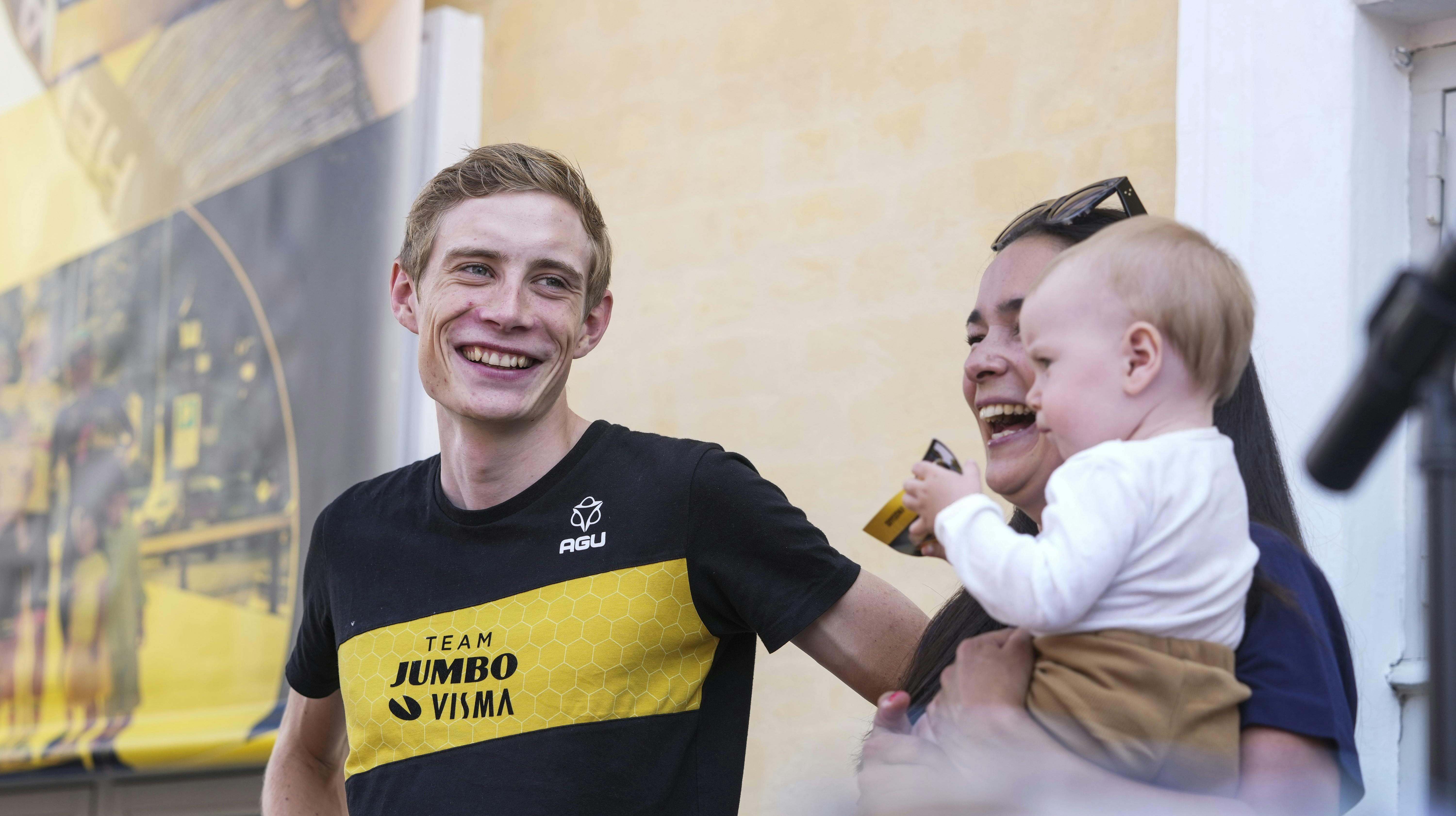 BilledBladet - Skive 24.07.2021 - Tour de France Jonas Vingegaard vender hjem. Modtagelse ved Skive Rådhus.Journalist Majken