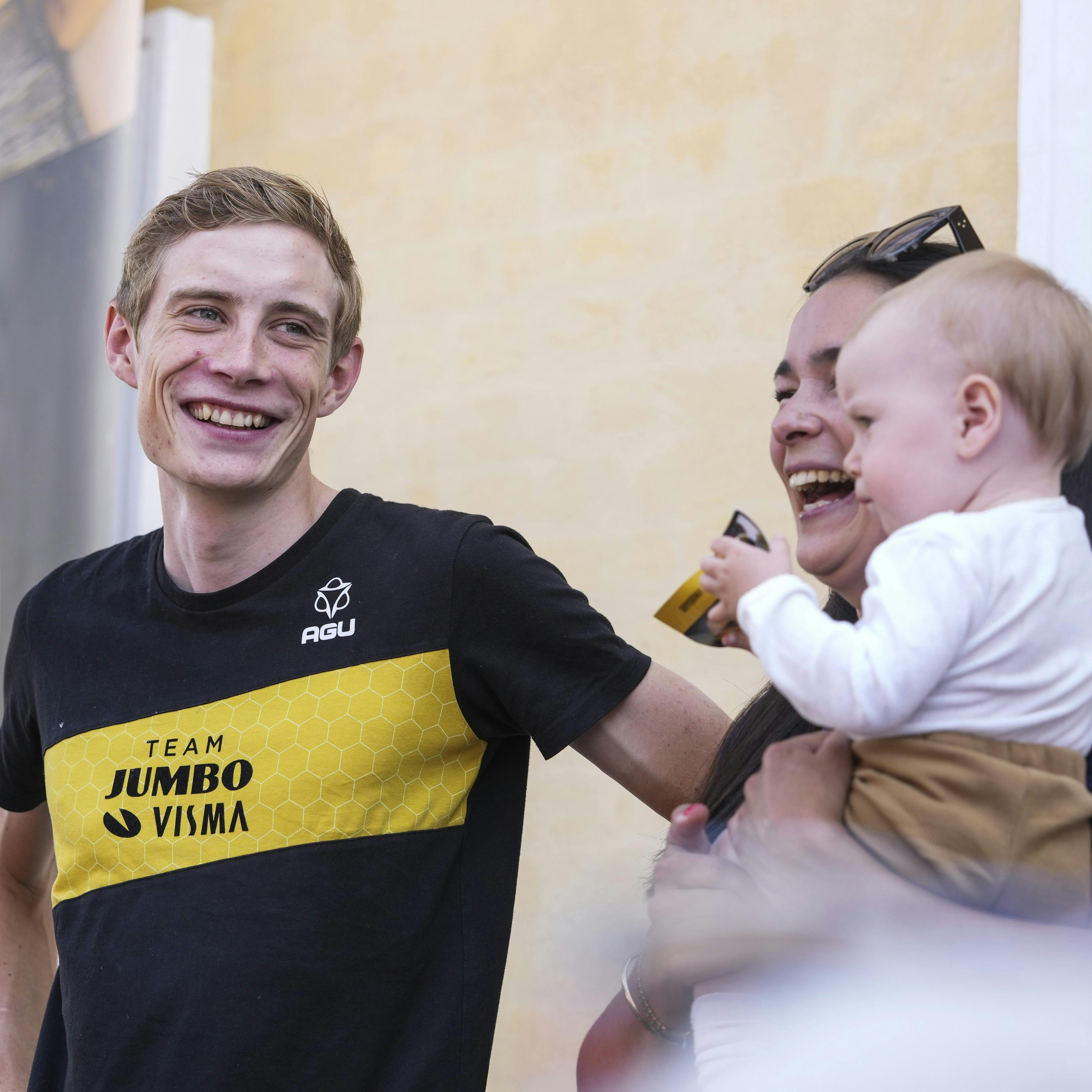 BilledBladet - Skive 24.07.2021 - Tour de France Jonas Vingegaard vender hjem. Modtagelse ved Skive Rådhus.Journalist Majken