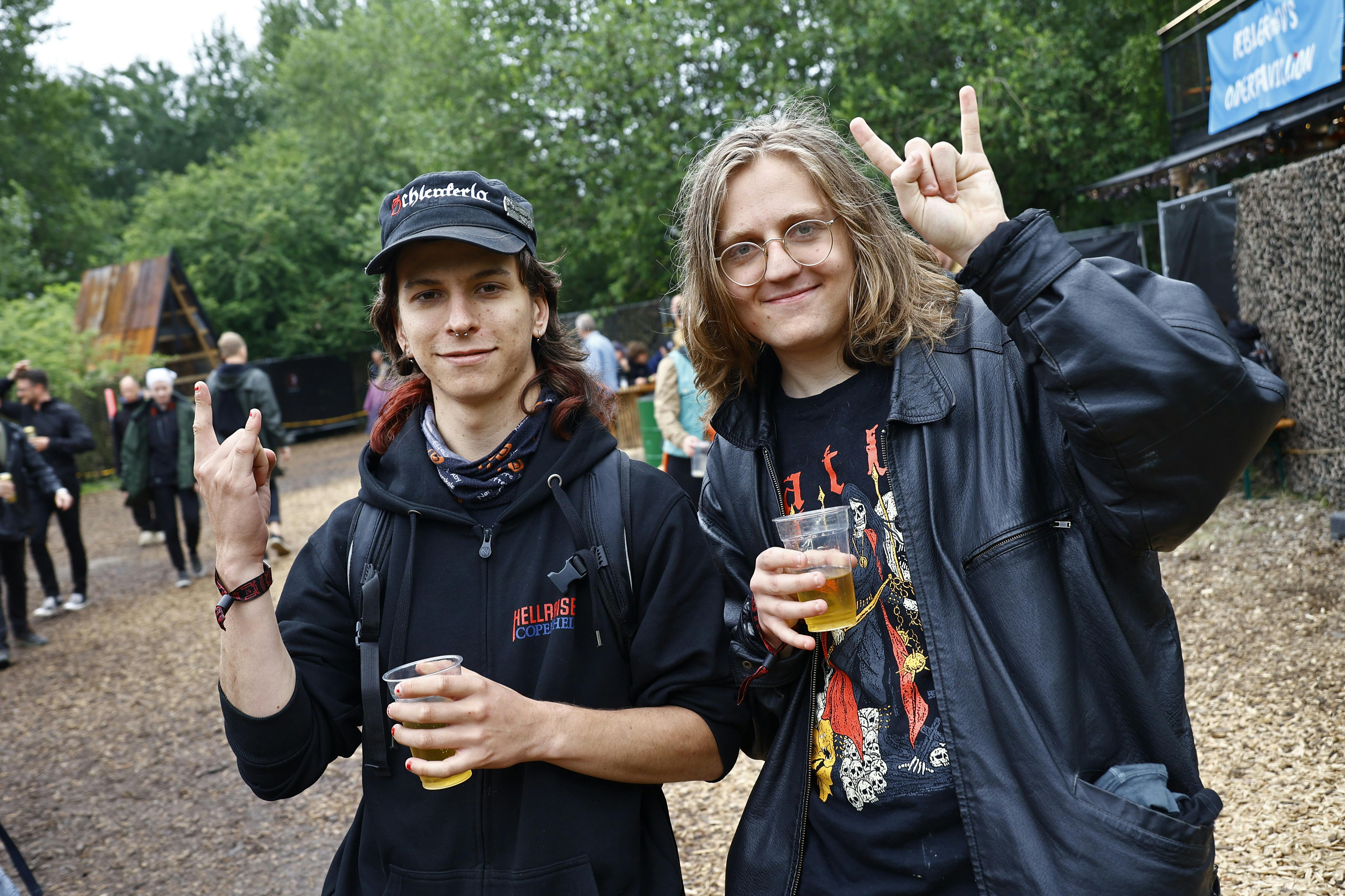 Metalelskerne her fortæller, at de har brugt cirka 1000 kroner på Copenhell.