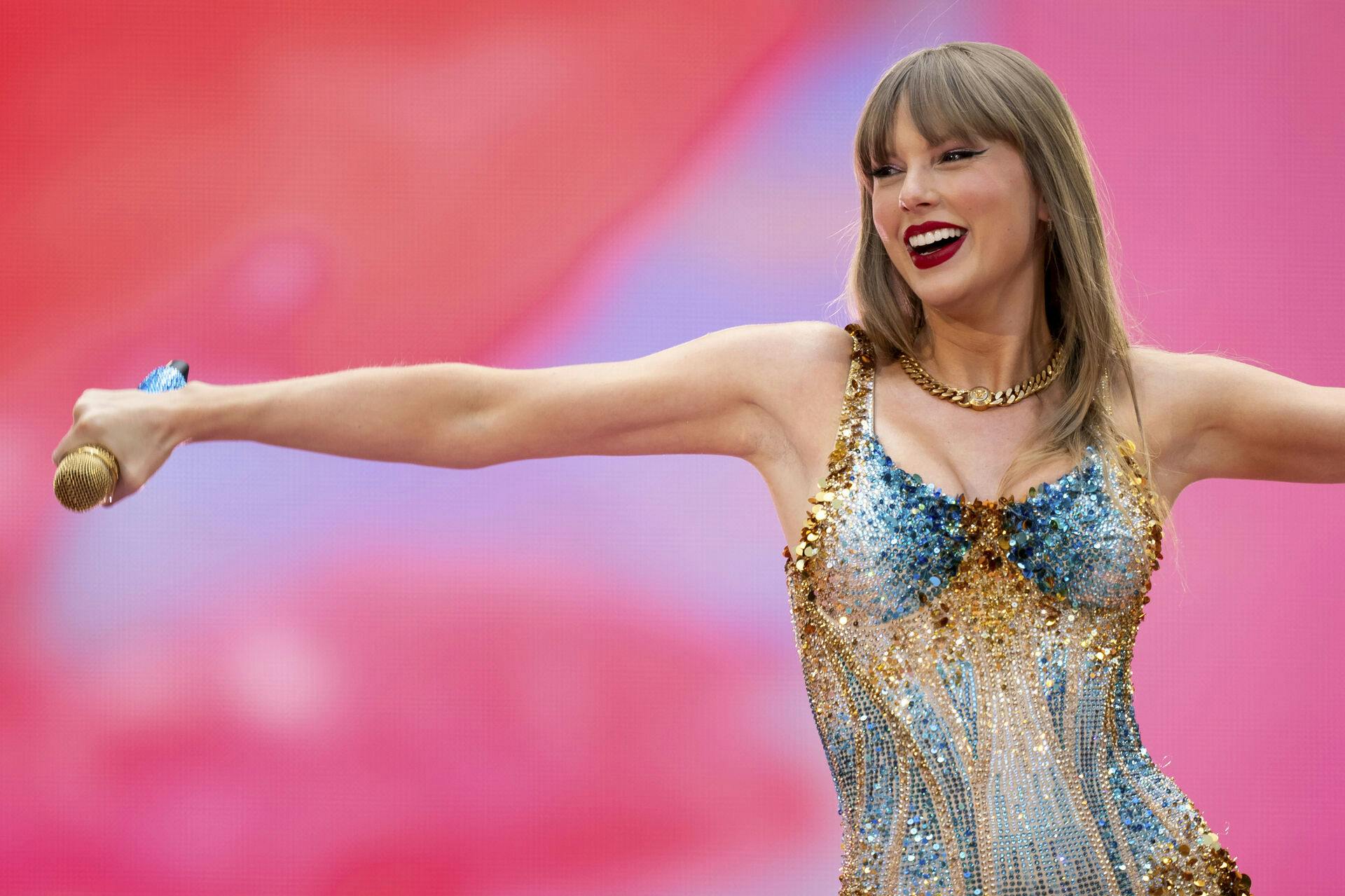 Taylor Swift optrådte fredag på et udsolgt Wembley Stadium.