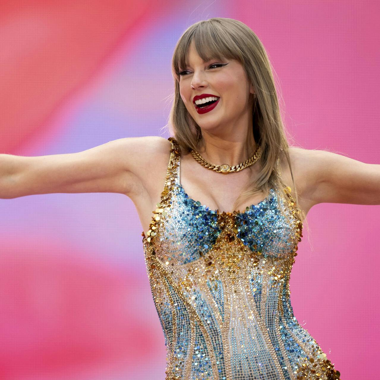 Taylor Swift optrådte fredag på et udsolgt Wembley Stadium.