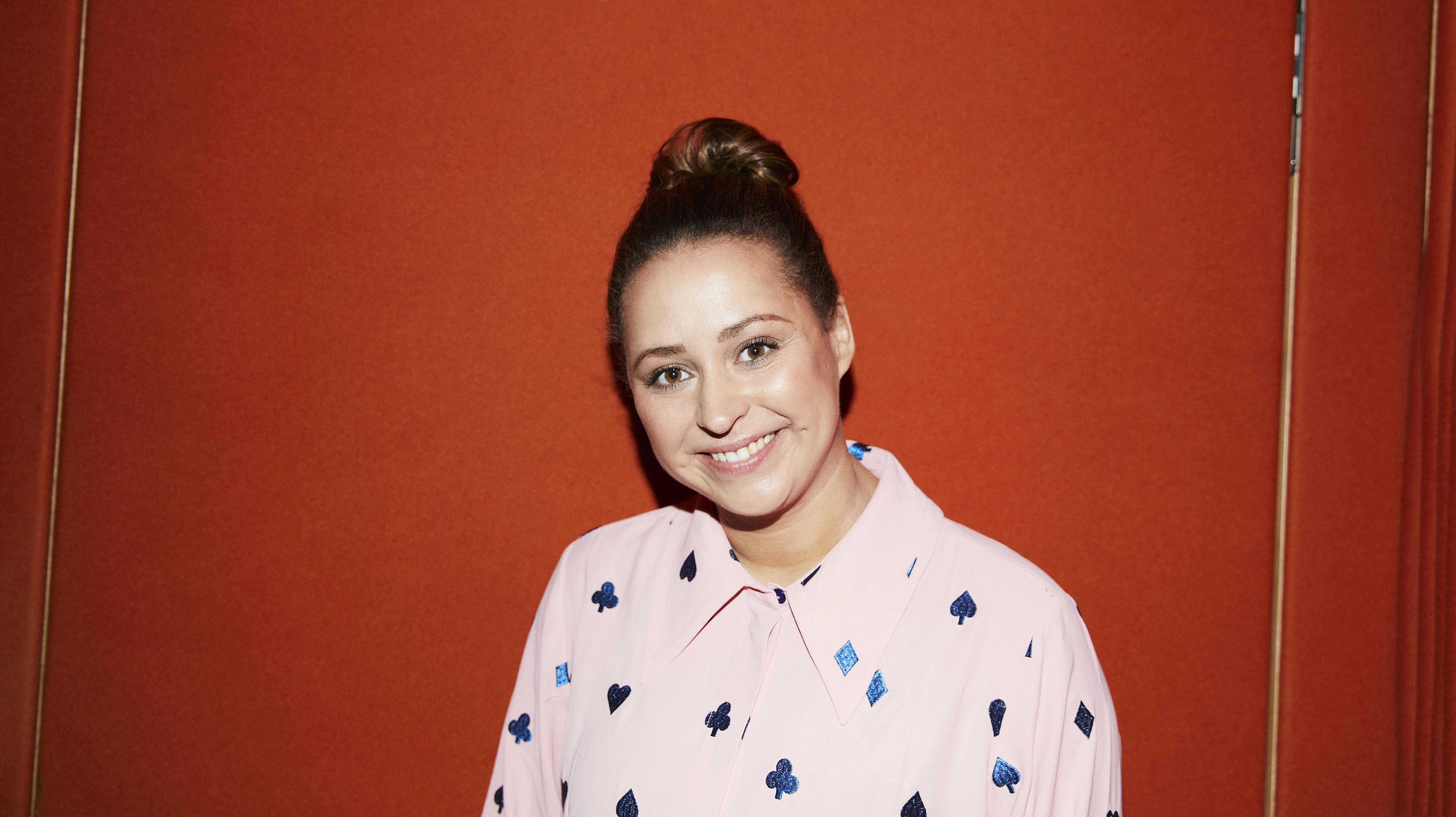 Radiovært Maria Josefine håber, at hendes historie kan være med til at starte en vigtig samtale om, hvordan overgreb kan se ud.