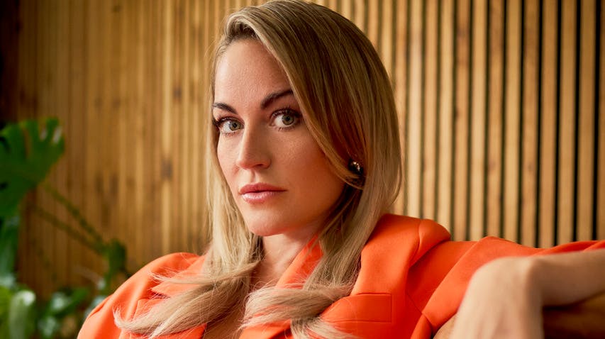 Amalie har været igennem noget af et kaotisk år med familiestrid og store problemer i kærlighedslivet - nu bliver det til en tv-serie