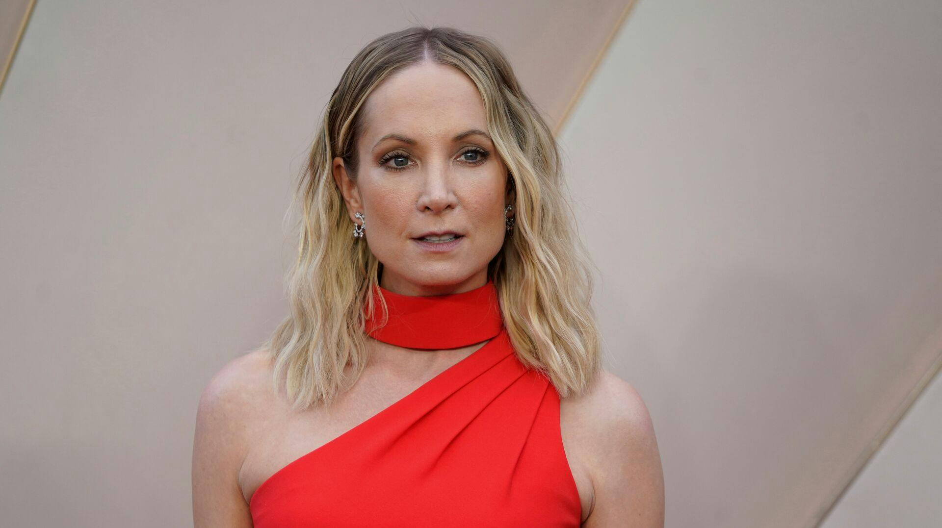 Den britiske skuespiller Joanne Froggatt venter sit første barn.