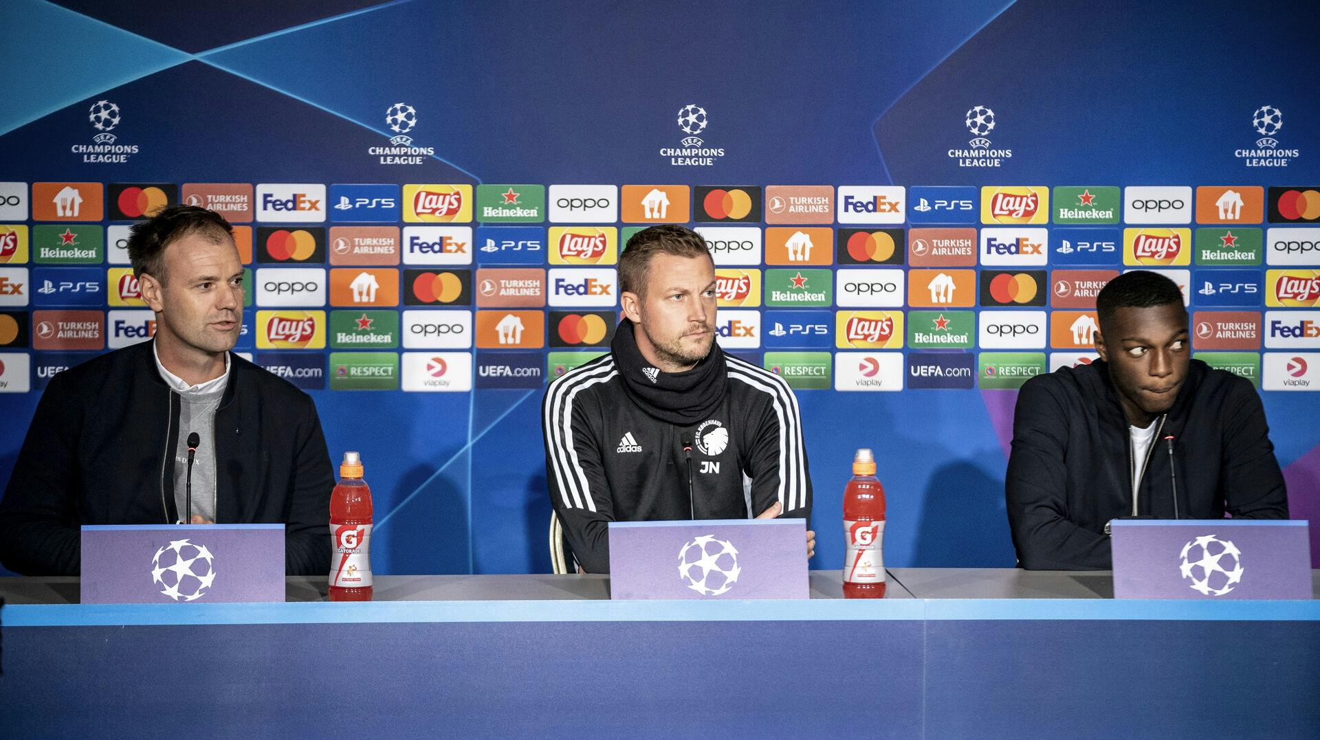 Jes Mortensen (tv) er færdig i FCK.