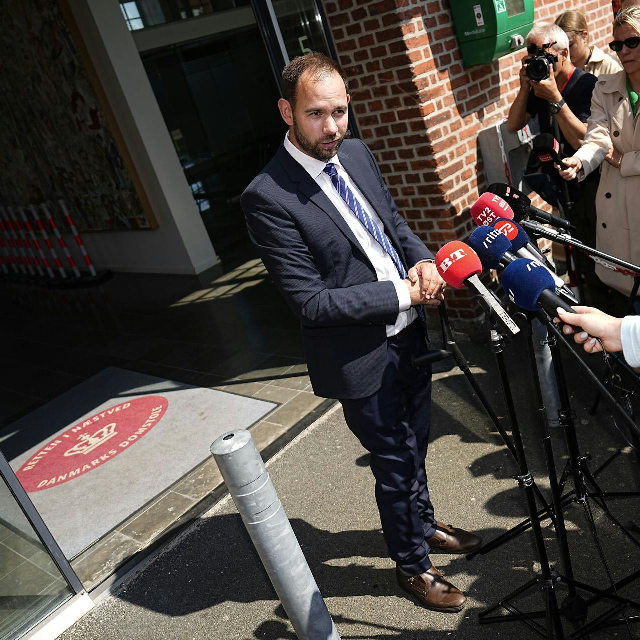 Bistandsadvokatr, for familien til avisbudet fra Kirkerup, Hari Mandic, taler her med pressen, efter dommen var afsagt.