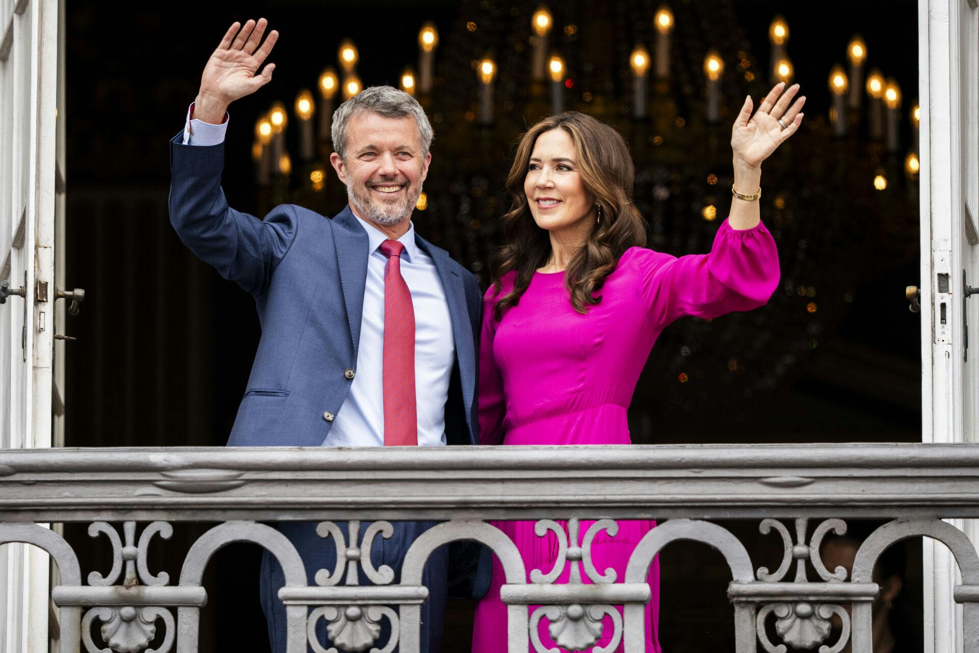 Kong Frederik og dronning Mary er landet i Grønland.