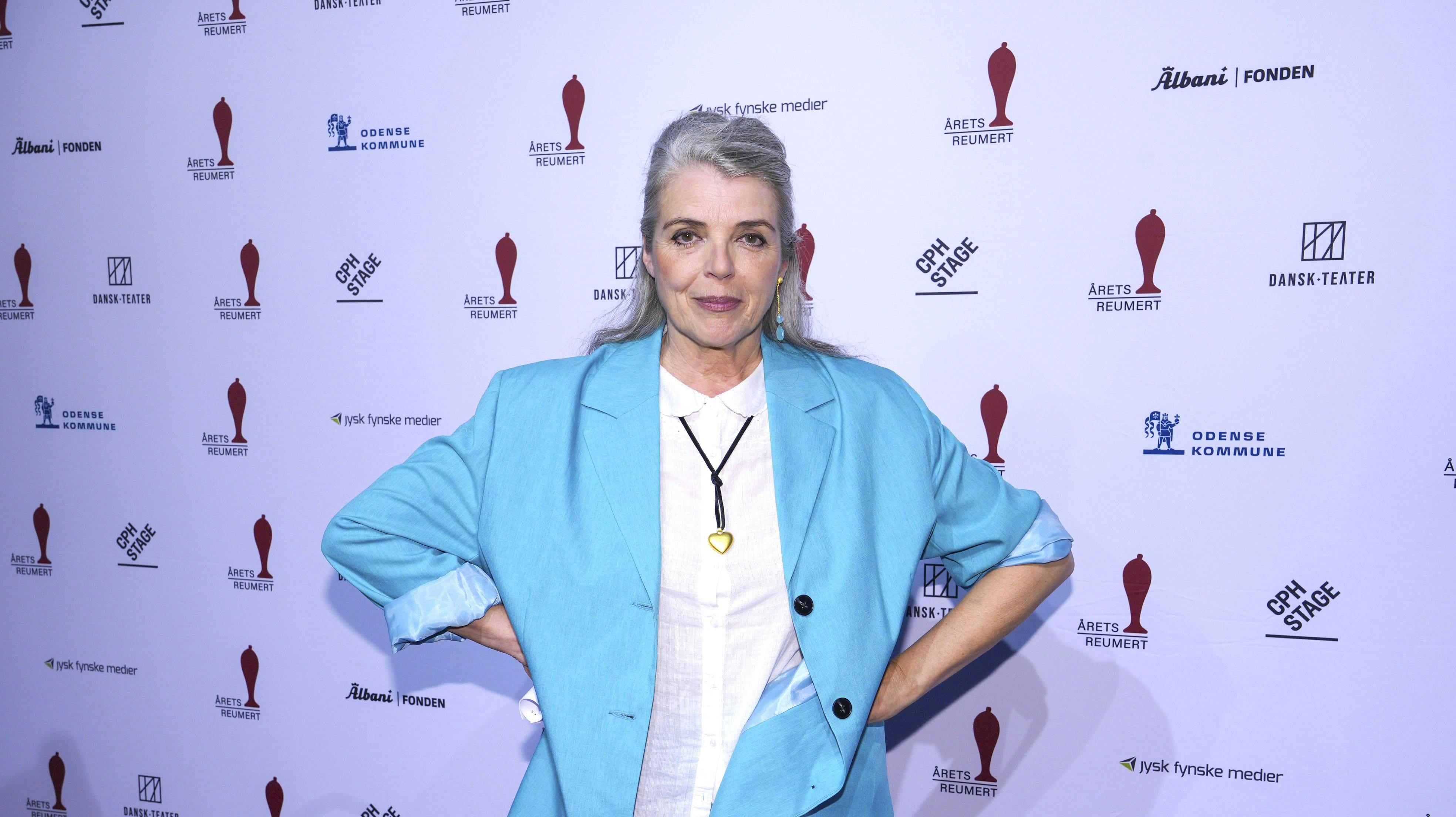 Opgave: Reumert uddelingen Tid og Sted: Odeon i Odense klokken 18.00 – vi bliver i salen og ser show samt laver vinderinterviews efter følgende. Foto: Der skal sendes straksfotos fra den røde løber Journalist: Majken Munk, tlf. 22 72 94 48