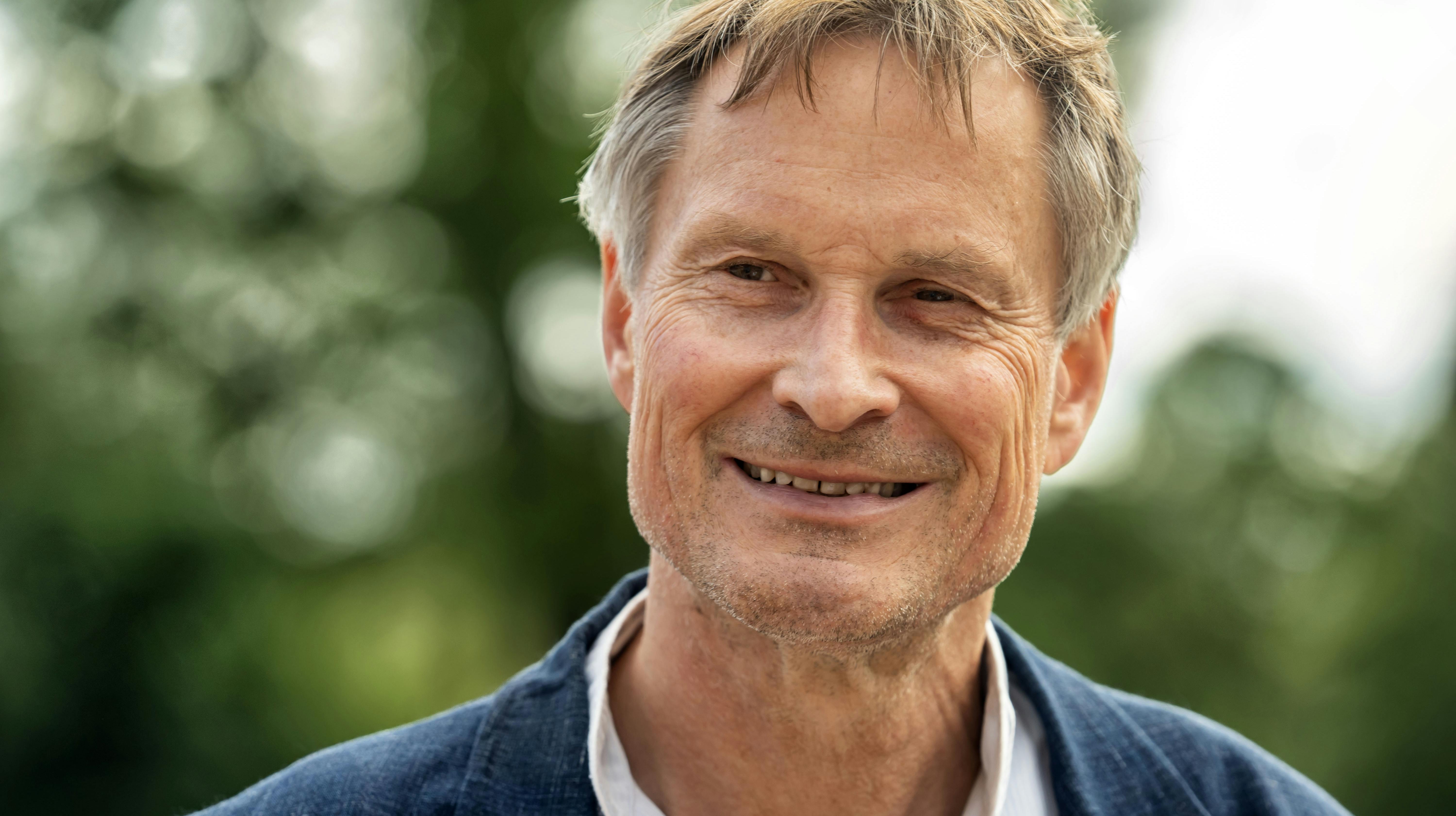 Claus Meyer præsenterer kedeligt regnskab. 