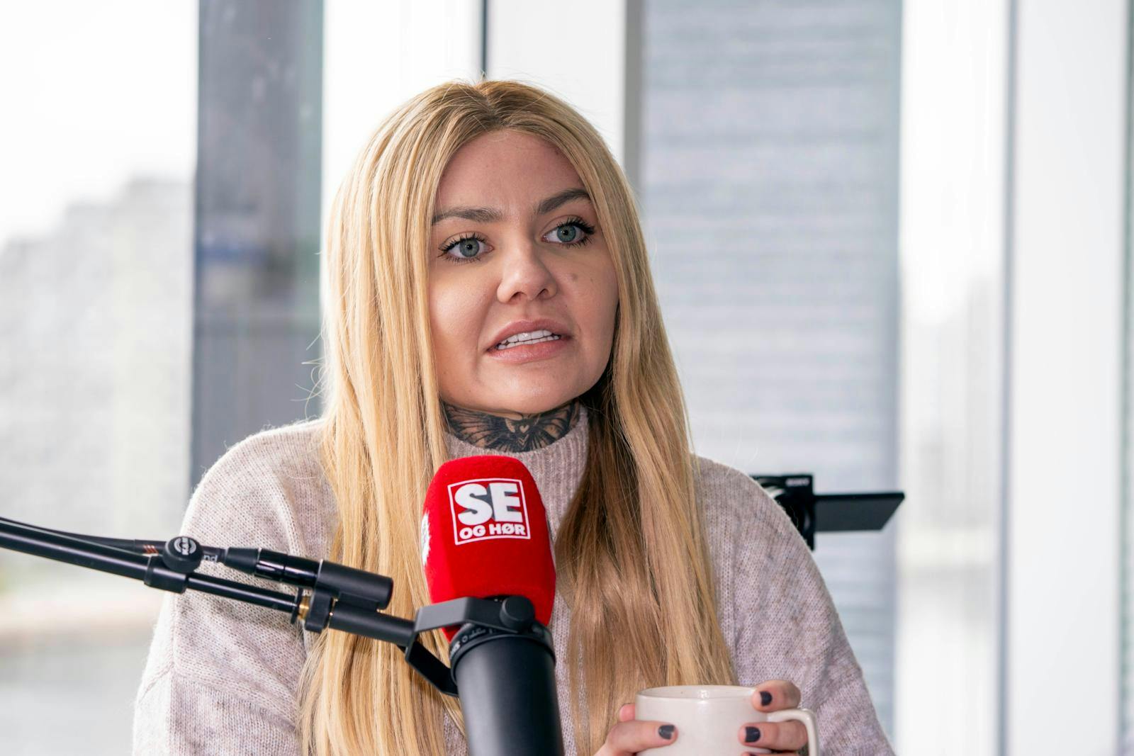 Tidligere i år fortalte Fie Laursen i "Sladderministeriet", at hun var et nyt og bedre sted i sit liv. Men i disse dage virker det mest af alt som om, at hun er lige der, hvor hun hele tiden har været.