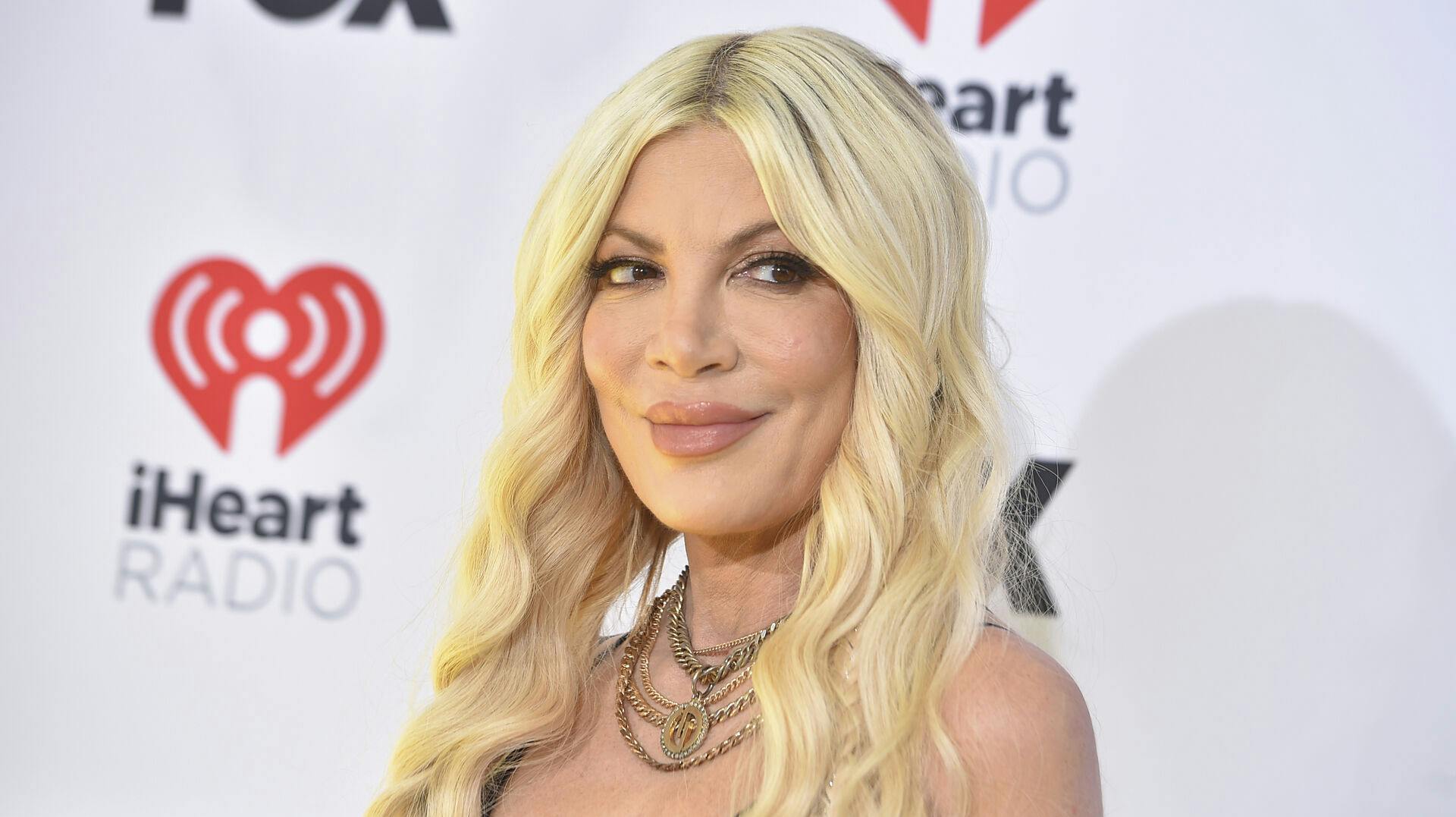 Tori Spelling lader til at nyde singletilværelsen.