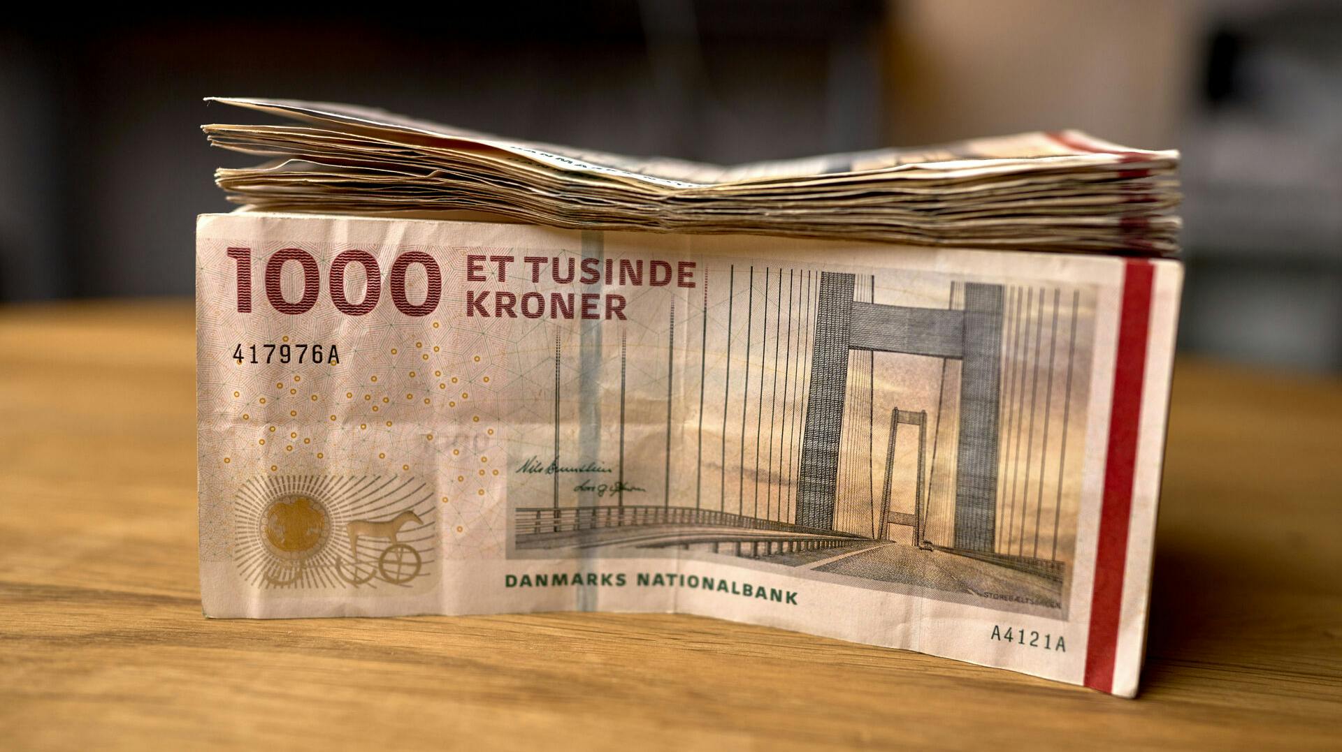 Siden det blev offentliggjort, at den nuværende 1000-kroneseddel og en række ældre pengesedler bliver ugyldige i 2025, har danskerne indleveret sedler for 14,4 milliarder kroner.