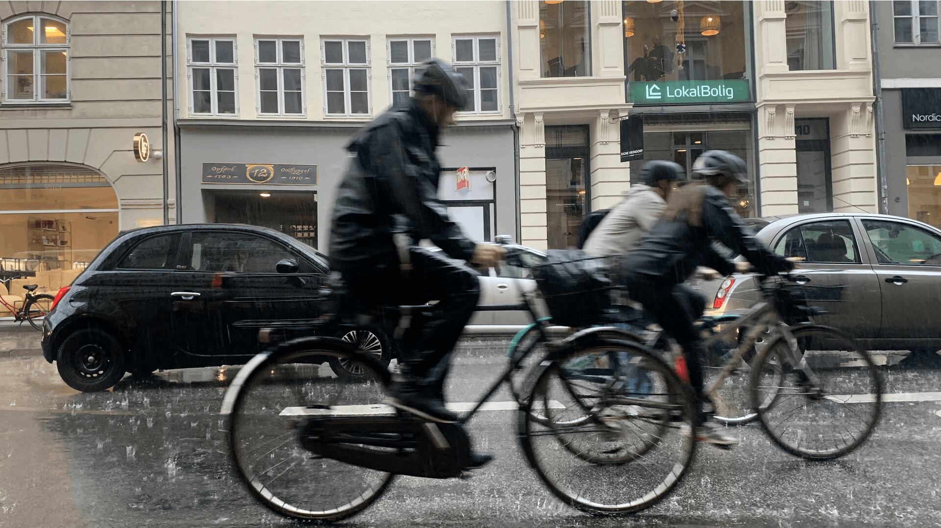 DMI lover både blæst og skybrud.