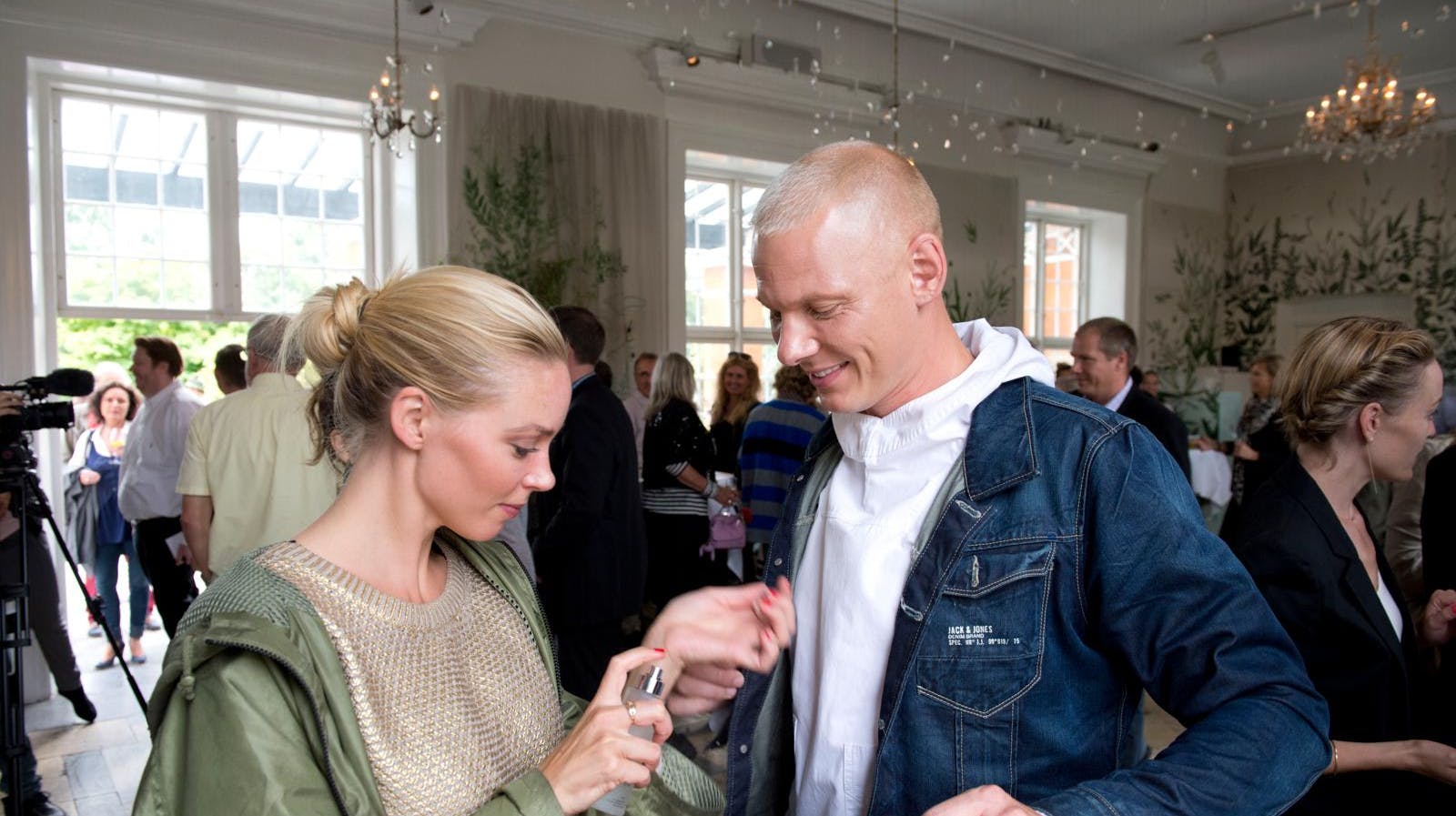 Sådan så det ud, da Jim Lyngvild lancerede sin serie af parfume og hudprodukter. Indtil videre har projektet tjent meget få penge hjem - og sidste år endte det med et voldsomt underskud.