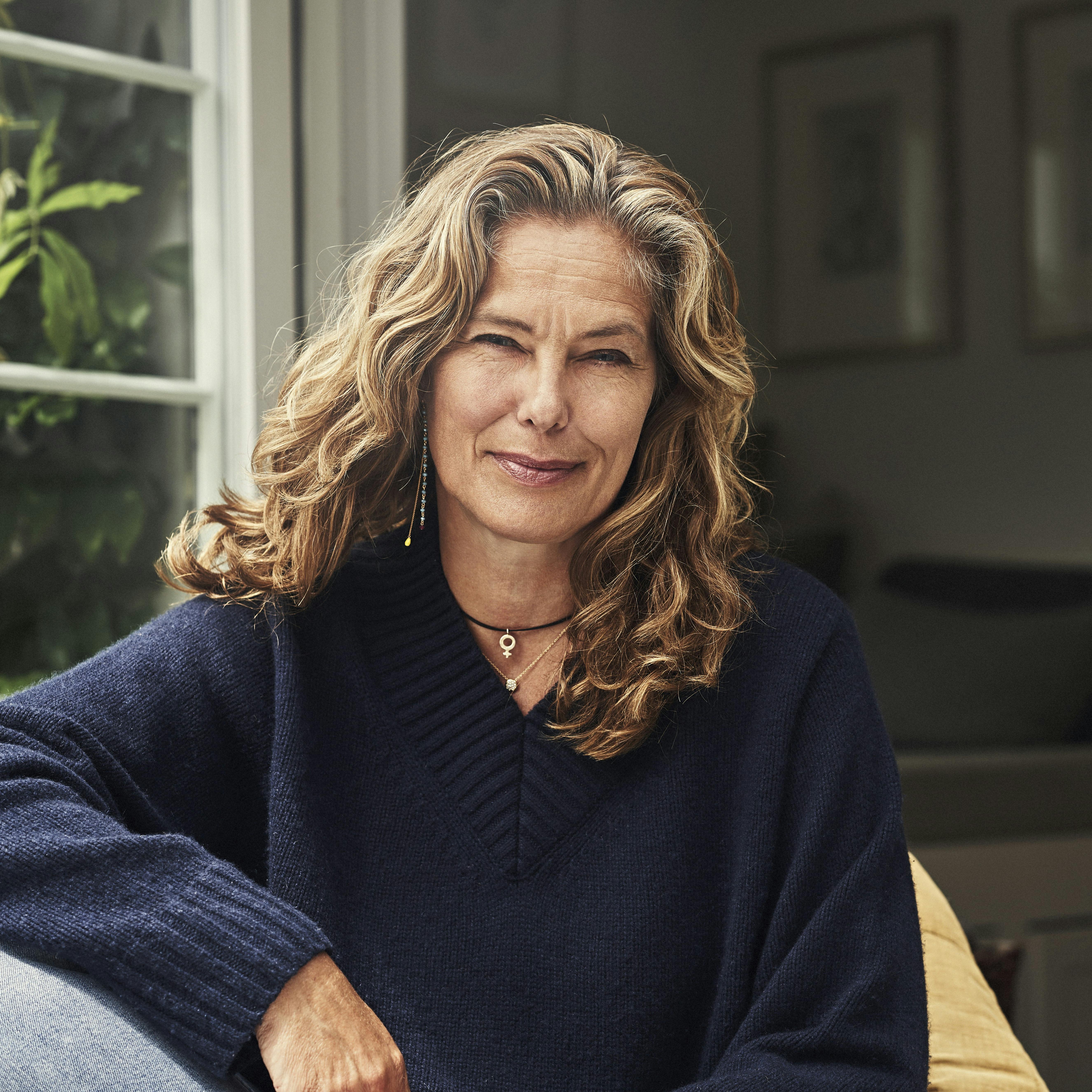 Den skandaleramte trommeslager Claes Antonsen får nu ny støtte – denne gang i form af topmodel og forfatter Renée Toft Simonsen