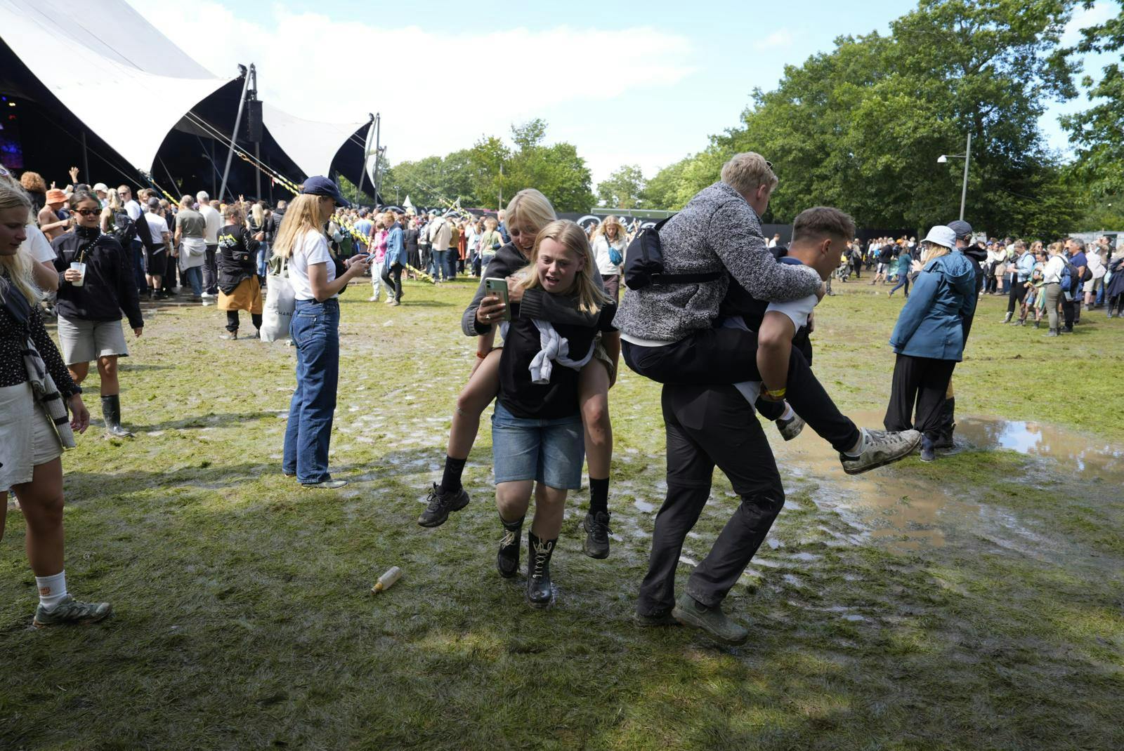 Bare vent til I kommer ned i teltene - det bliver en våd og stormende oplevelse!