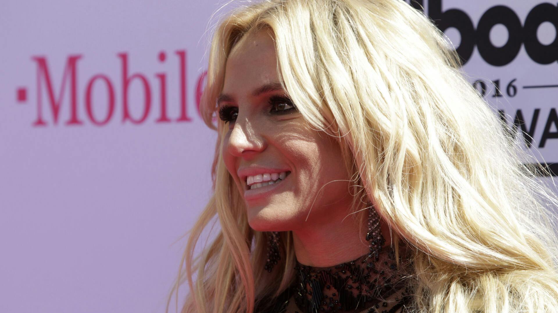 Britney Spears er single igen.