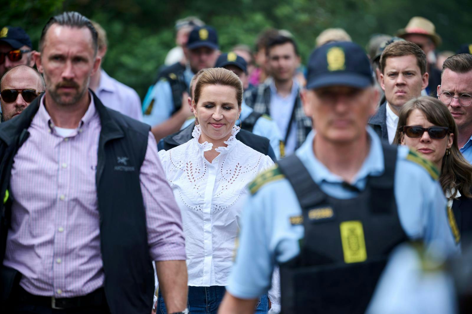 Mette Frederiksen var flankeret af politi og sikkerhedsvagter, da hun deltog på årets Folkemøde kort efter, at hun var blevet slået.