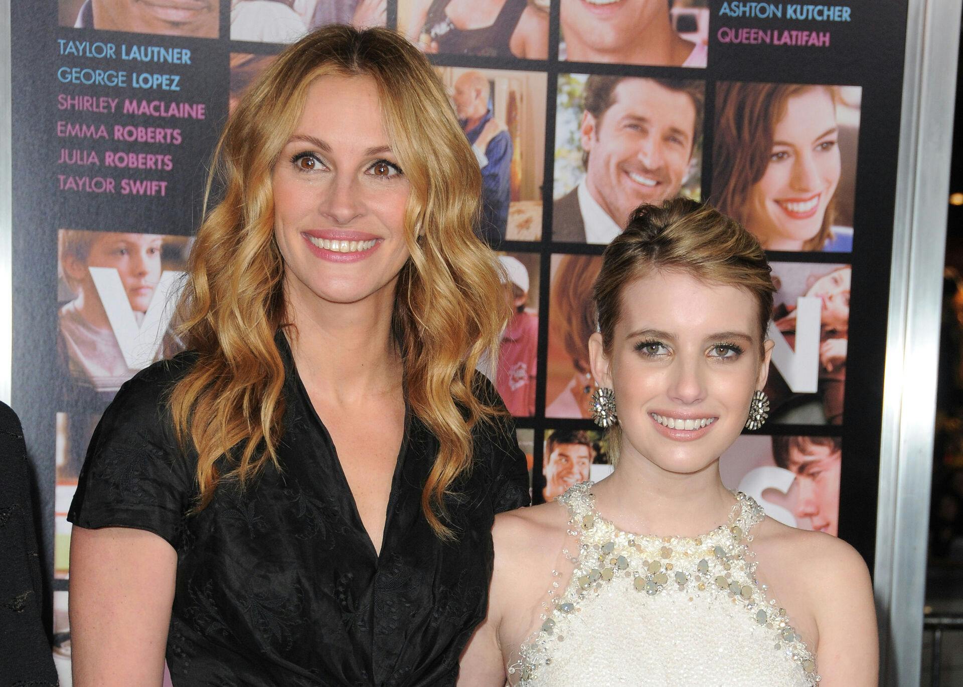 Emma Roberts med sin berømte tante Julia Roberts i 2010.