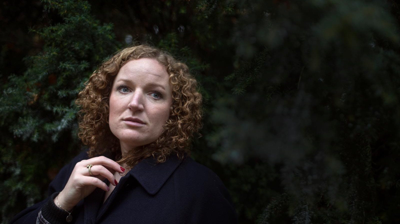 Rosa Lund har flere gange oplevet trusler og chikane, og det har haft konsekvenser for hende.