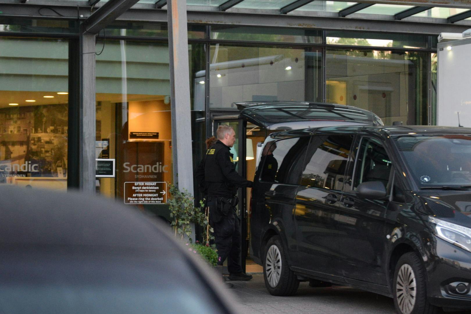 Politi er til stede på hotellet i København.