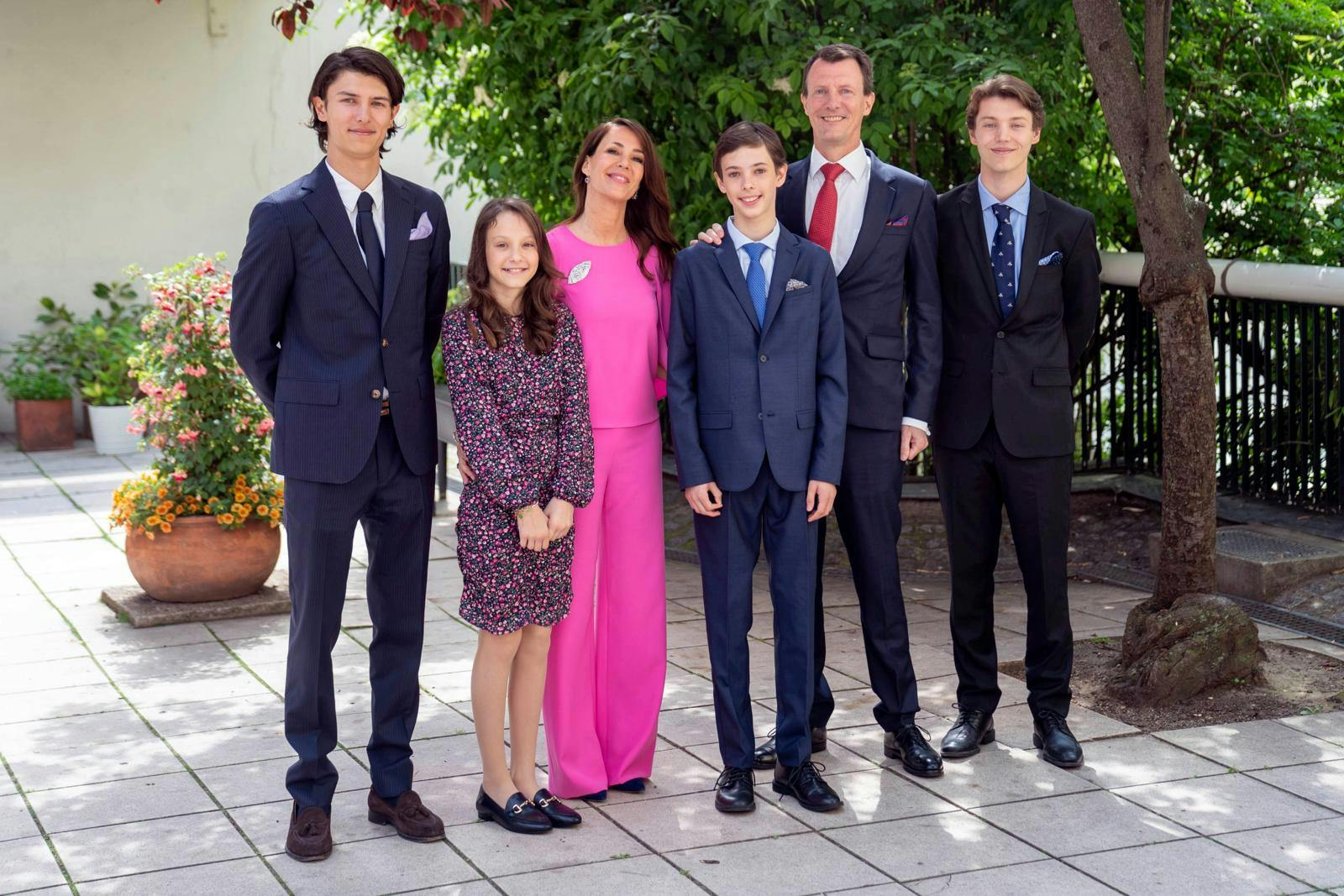 Inden dronning Margrethe gjorde sin ældste søn til kong Frederik, forringede hun titlerne, som prins Joachims børn havde. Og det er dem, der indtil nu har været koks i hos fonden, der bærer Felix og Nikolais navn.