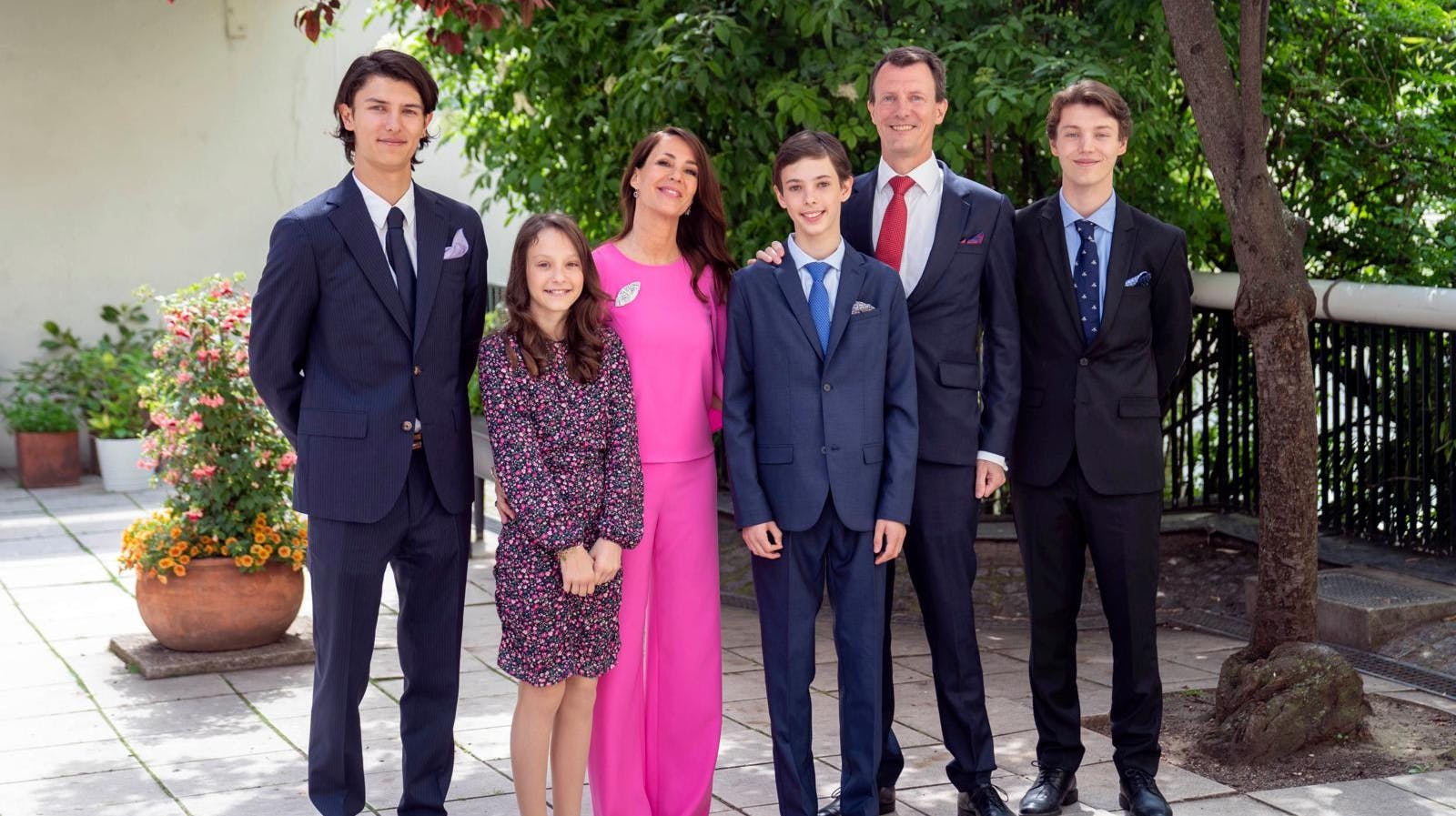 Inden dronning Margrethe gjorde sin ældste søn til kong Frederik, forringede hun titlerne, som prins Joachims børn havde. Og det er dem, der indtil nu har været koks i hos fonden, der bærer Felix og Nikolais navn.