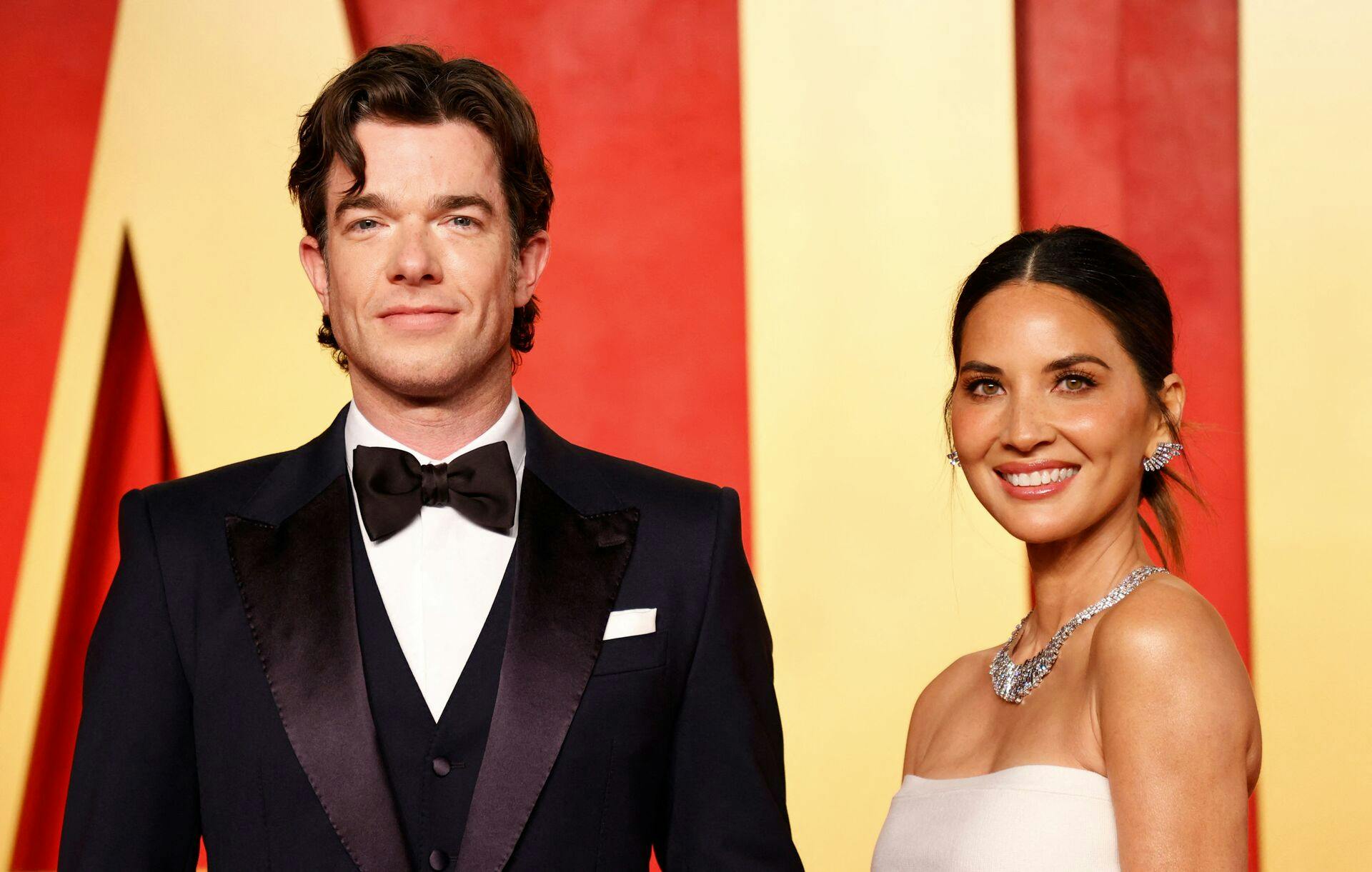 Olivia Munn og John Mulaney er i weekenden blevet gift i New York. Det fortæller en kilde tæt på John Mulaney.