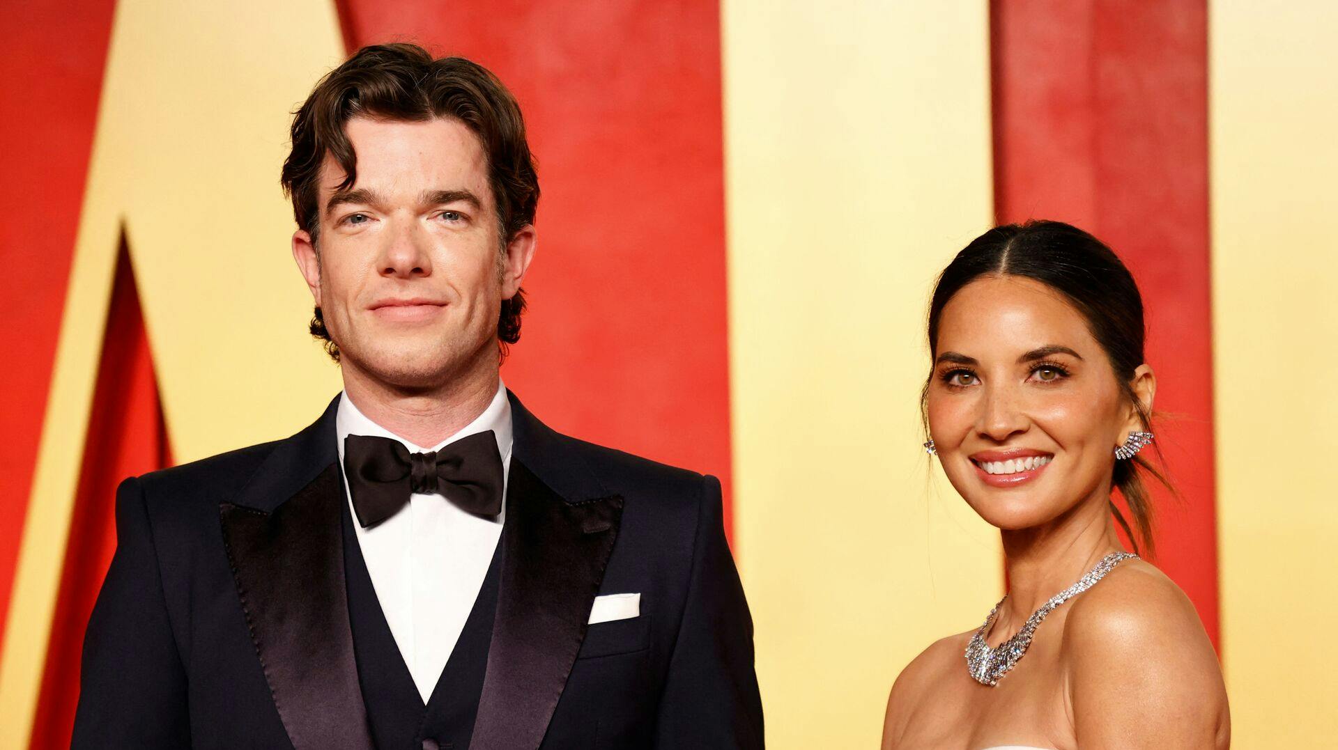 Olivia Munn og John Mulaney er i weekenden blevet gift i New York. Det fortæller en kilde tæt på John Mulaney.