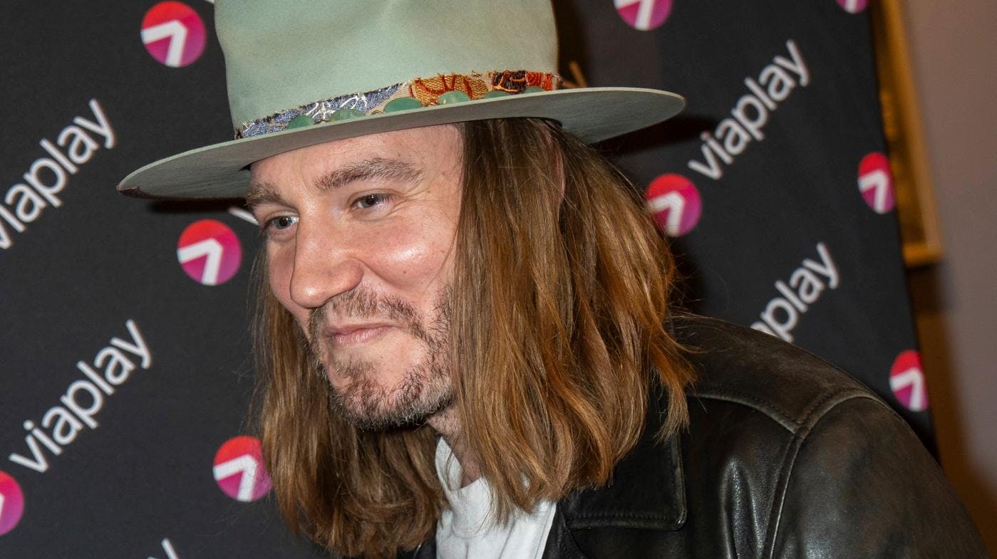 Nicklas Bendtner sælger ud af sit brugte tøj.