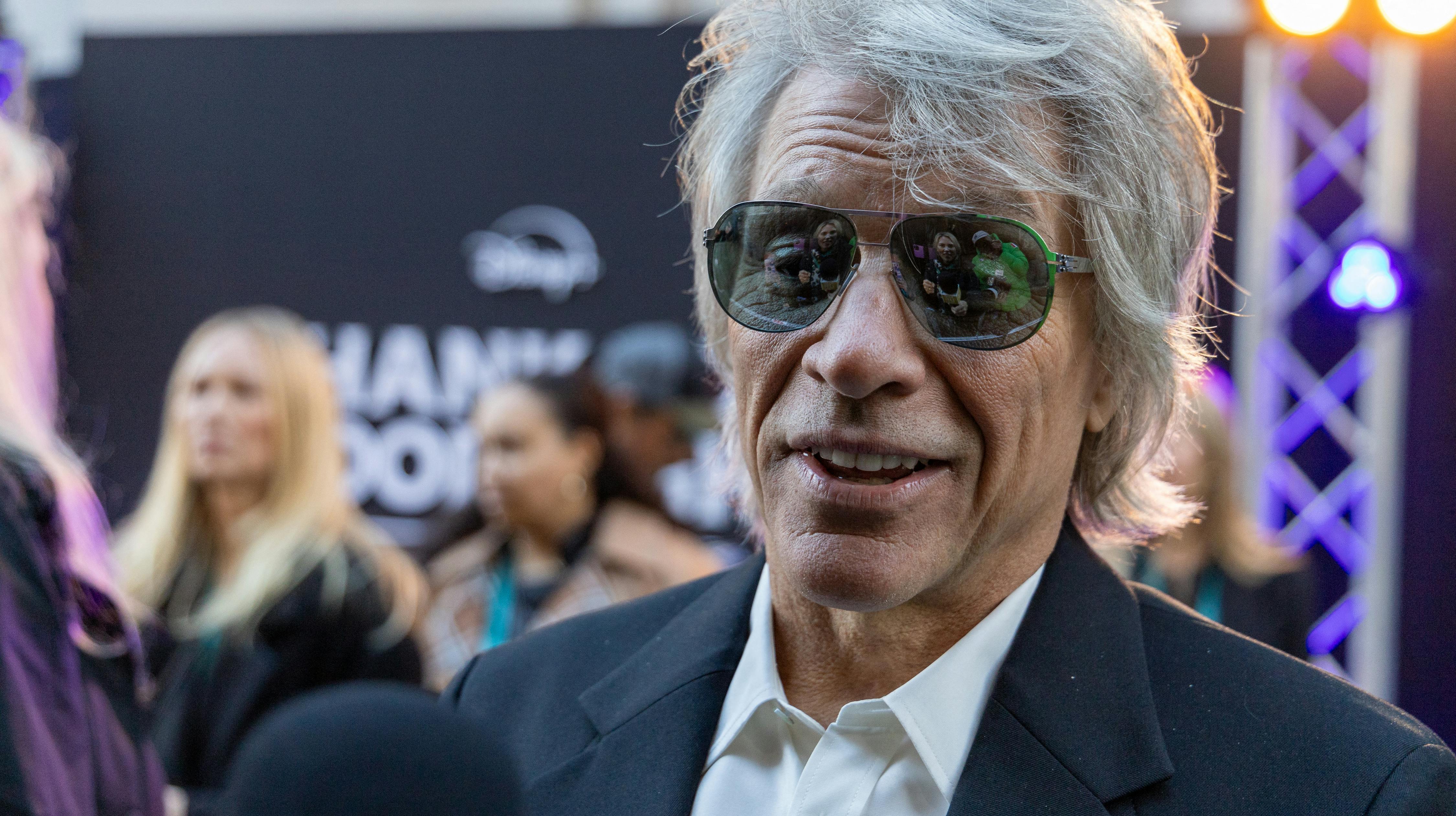 Jon Bon Jovi er 62 år og har netop måtte sige farvel til sin elskede mor.