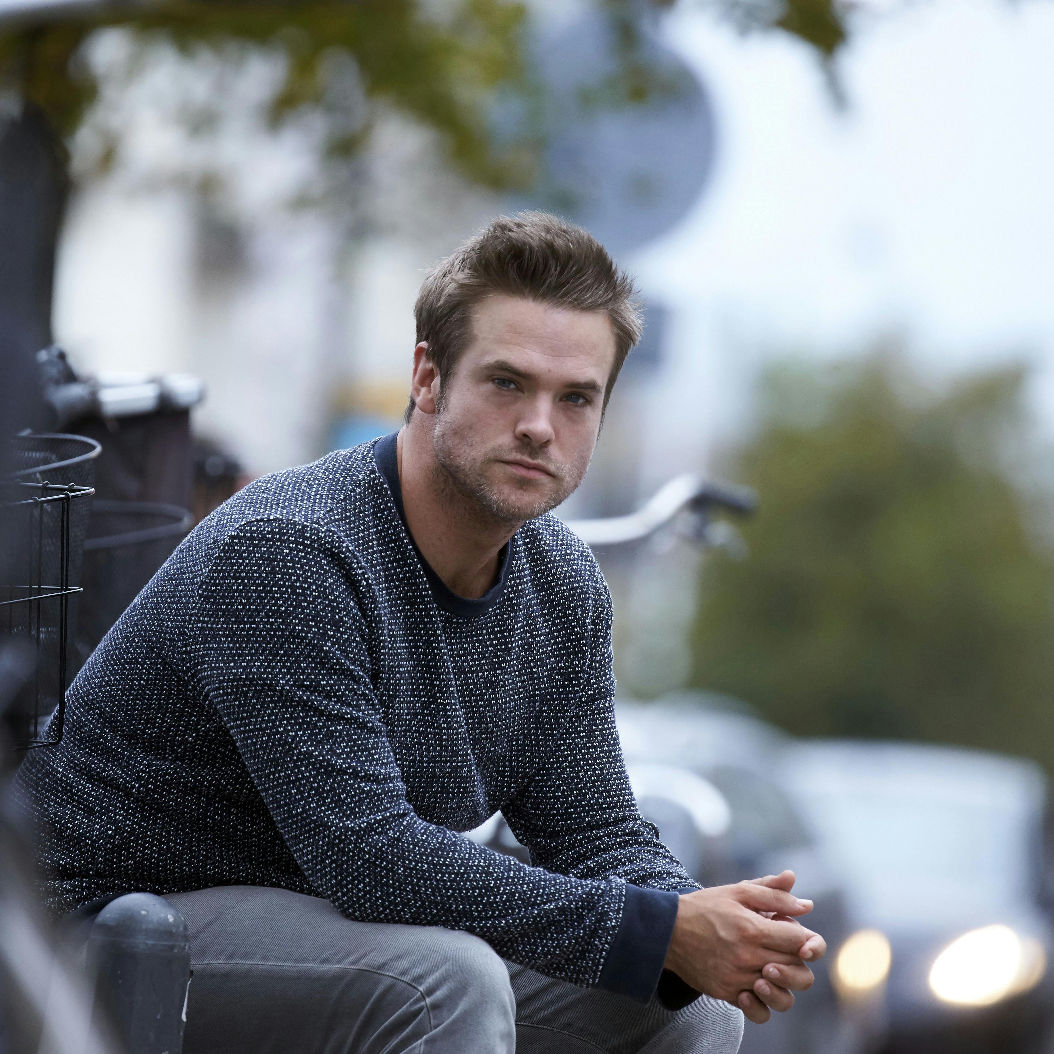 NærkontaktNavne : Silas HolstFoto: Birger StormTekst: Silas holst er med i NærkontaktSted: Københsvnoptagelses dato: 20170922Journalist· Helle Skram