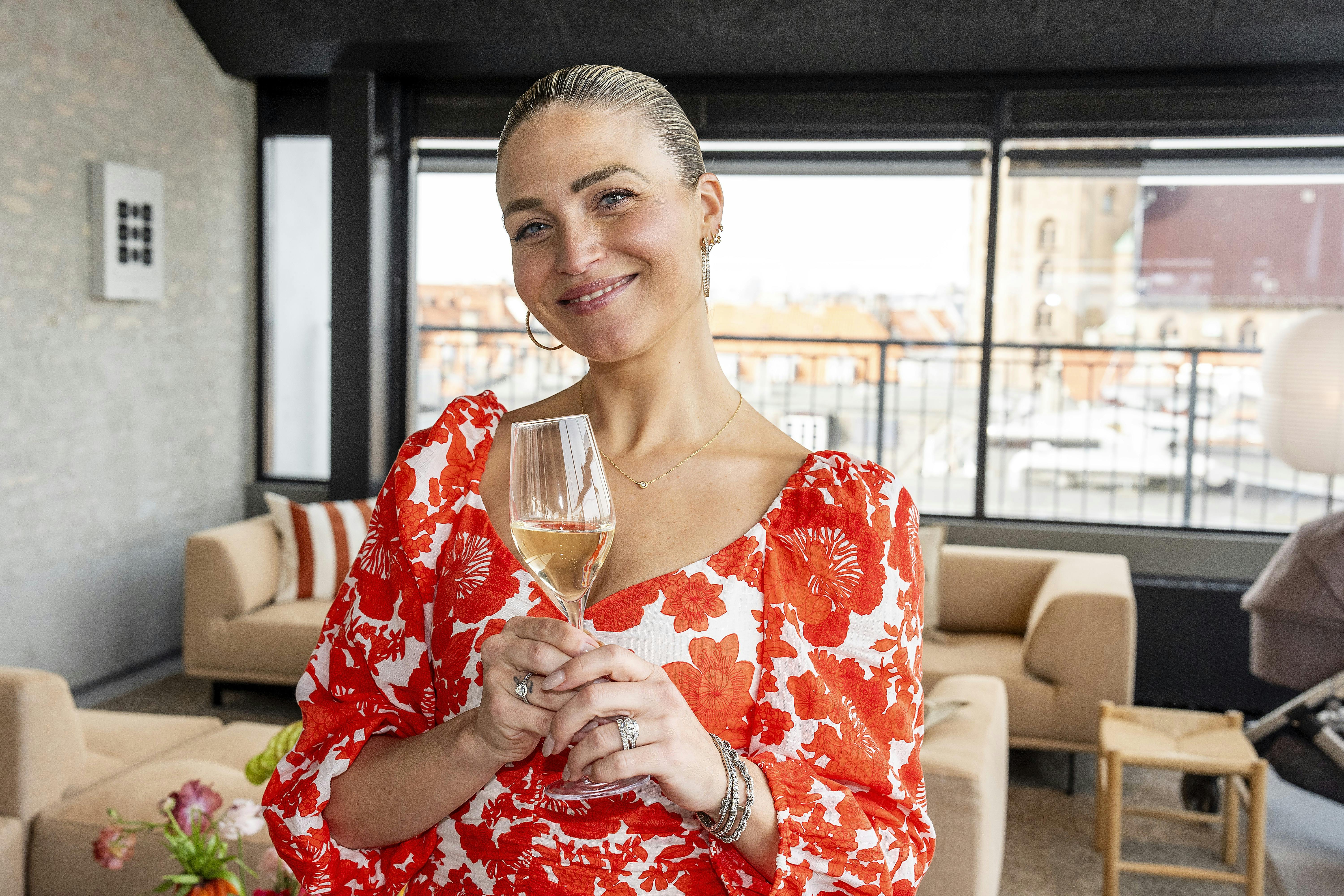 Christiane Schaumburg-Müller Aaxman har startet et nyt vinbrand i samarbejde med Ludvig Bjørns Vinhandel, og vi håber meget, at du vil komme og fejre lanceringen af Loina by Christiane med os. 