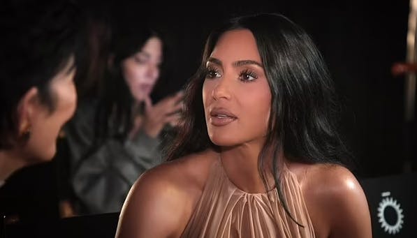 Kim Kardashian fortæller sin mor, Kris Jenner, om sin sædbehandling i det seneste afsnit af "The Kardashians".