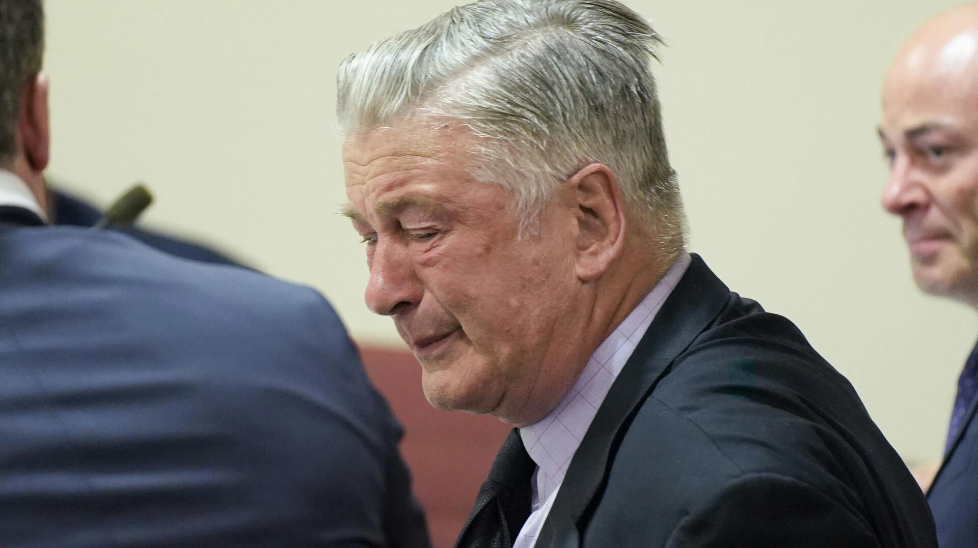 Alec Baldwin var tydeligt berørt af dommerens ord.