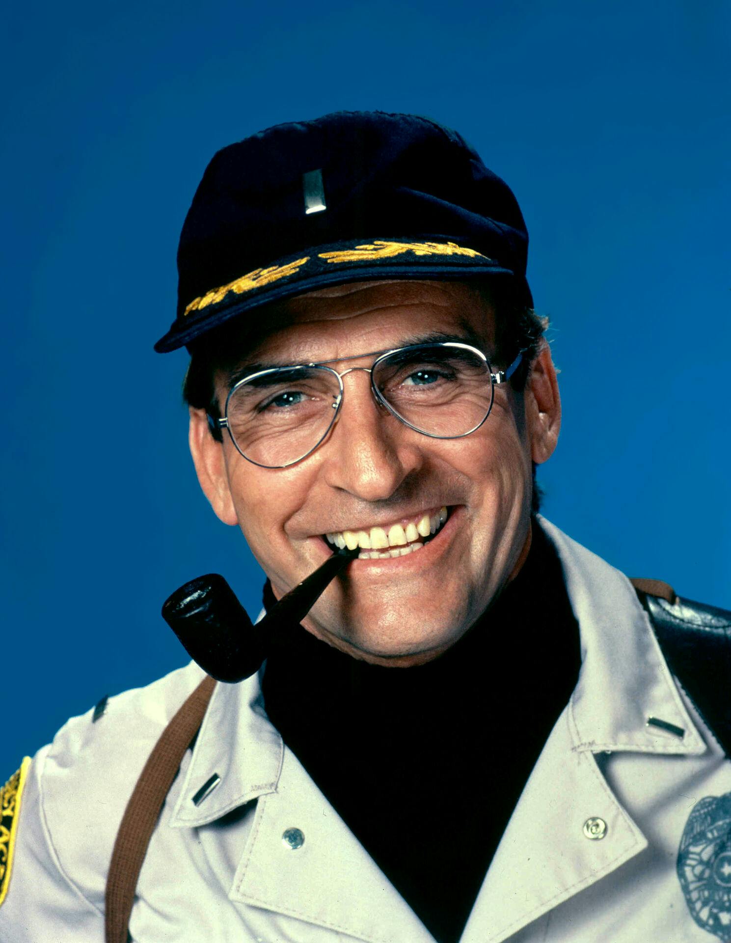 James B. Sikking blev for alvor kendt i tv-serien "Hill Street Blues", som han lavede 144 episoder af.